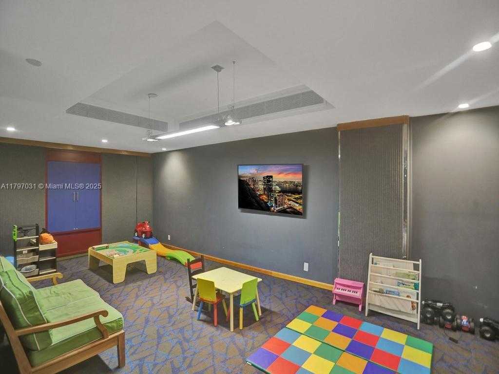 Small Image of 19667 TURNBERRY WAY #16GR, Aventura Number 88