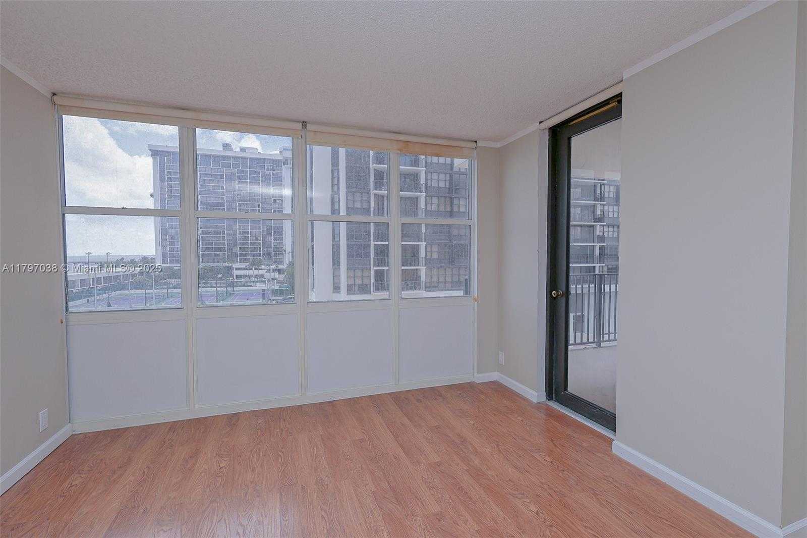 Small Image of 1865 BRICKELL AVE #A514, Miami Number 12
