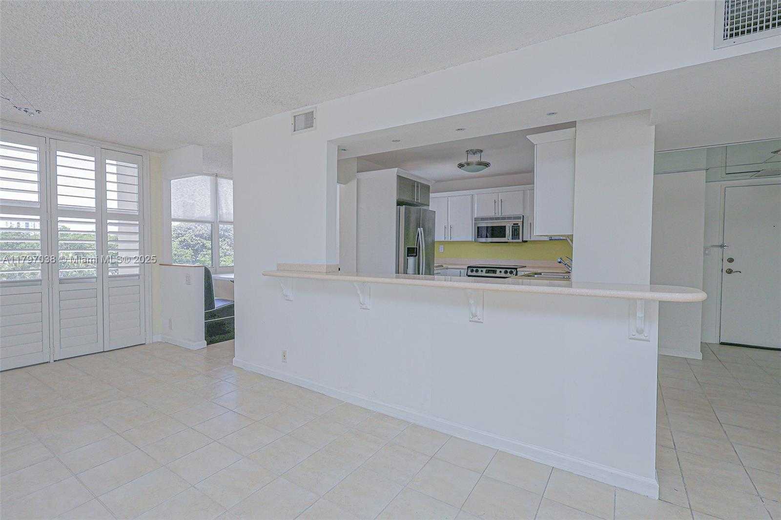 Small Image of 1865 BRICKELL AVE #A514, Miami Number 4