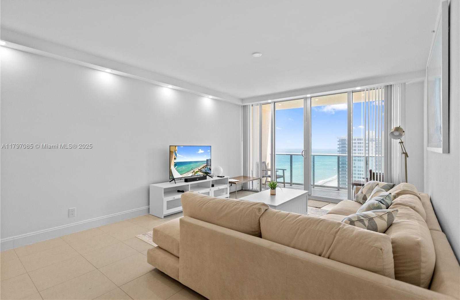 Small Image of 2501 SOUTH OCEAN DR #1614, Hollywood Number 4