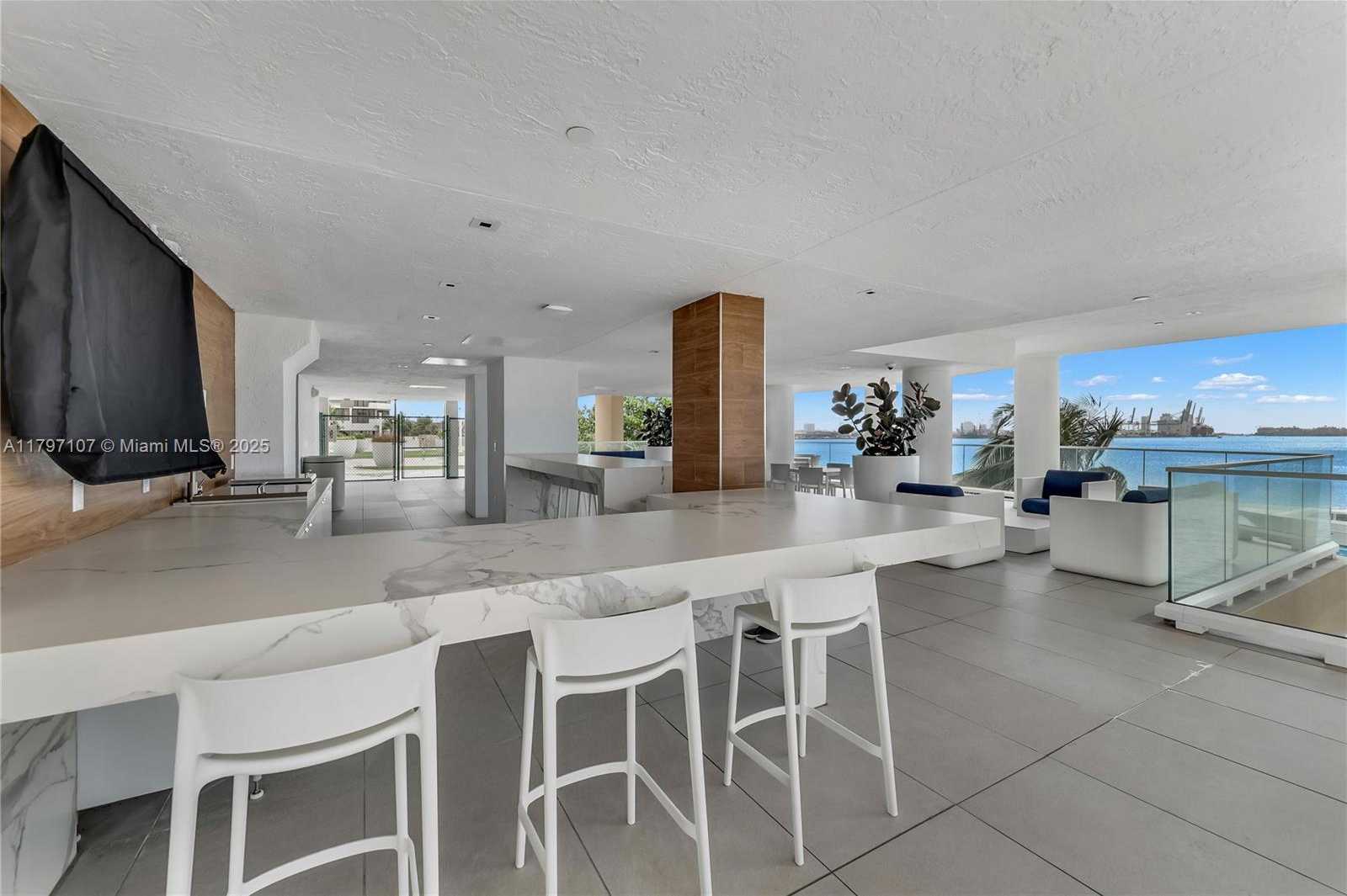 Small Image of 770 CLAUGHTON ISLAND DR #PH-26, Miami Number 12
