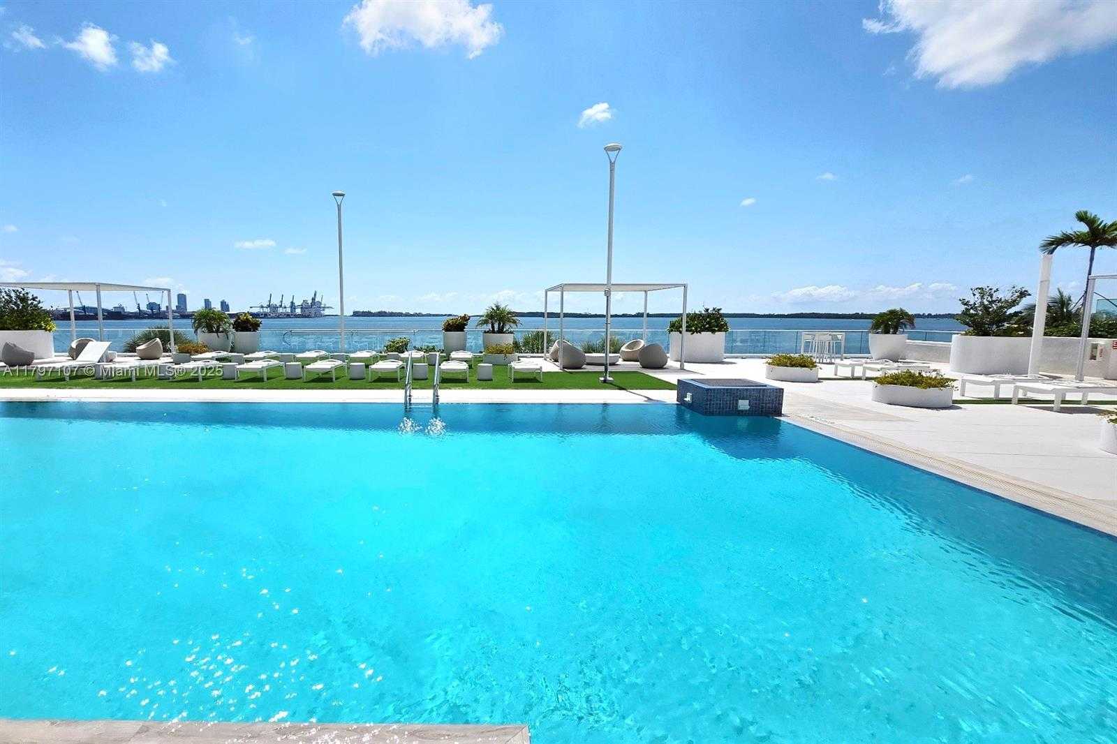 Small Image of 770 CLAUGHTON ISLAND DR #PH-26, Miami Number 16