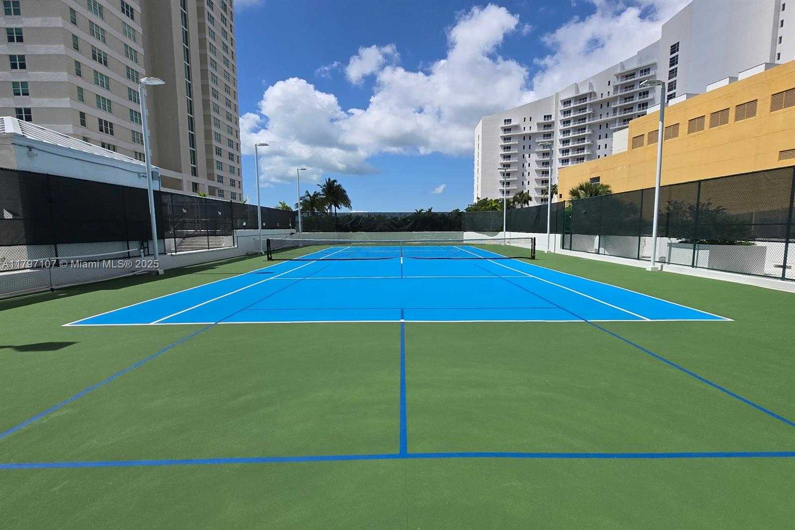 Small Image of 770 CLAUGHTON ISLAND DR #PH-26, Miami Number 23