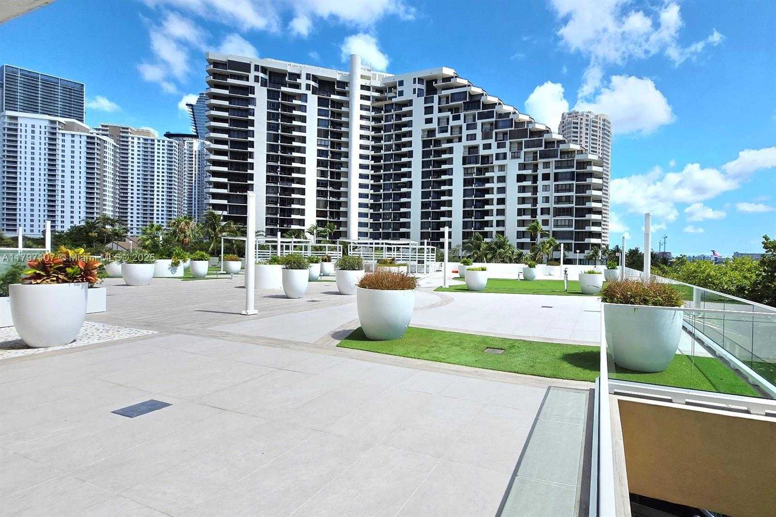 Small Image of 770 CLAUGHTON ISLAND DR #PH-26, Miami Number 26