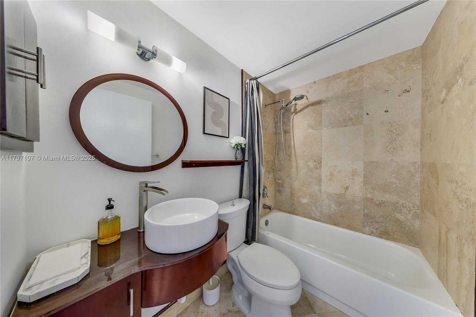 Small Image of 770 CLAUGHTON ISLAND DR #PH-26, Miami Number 5