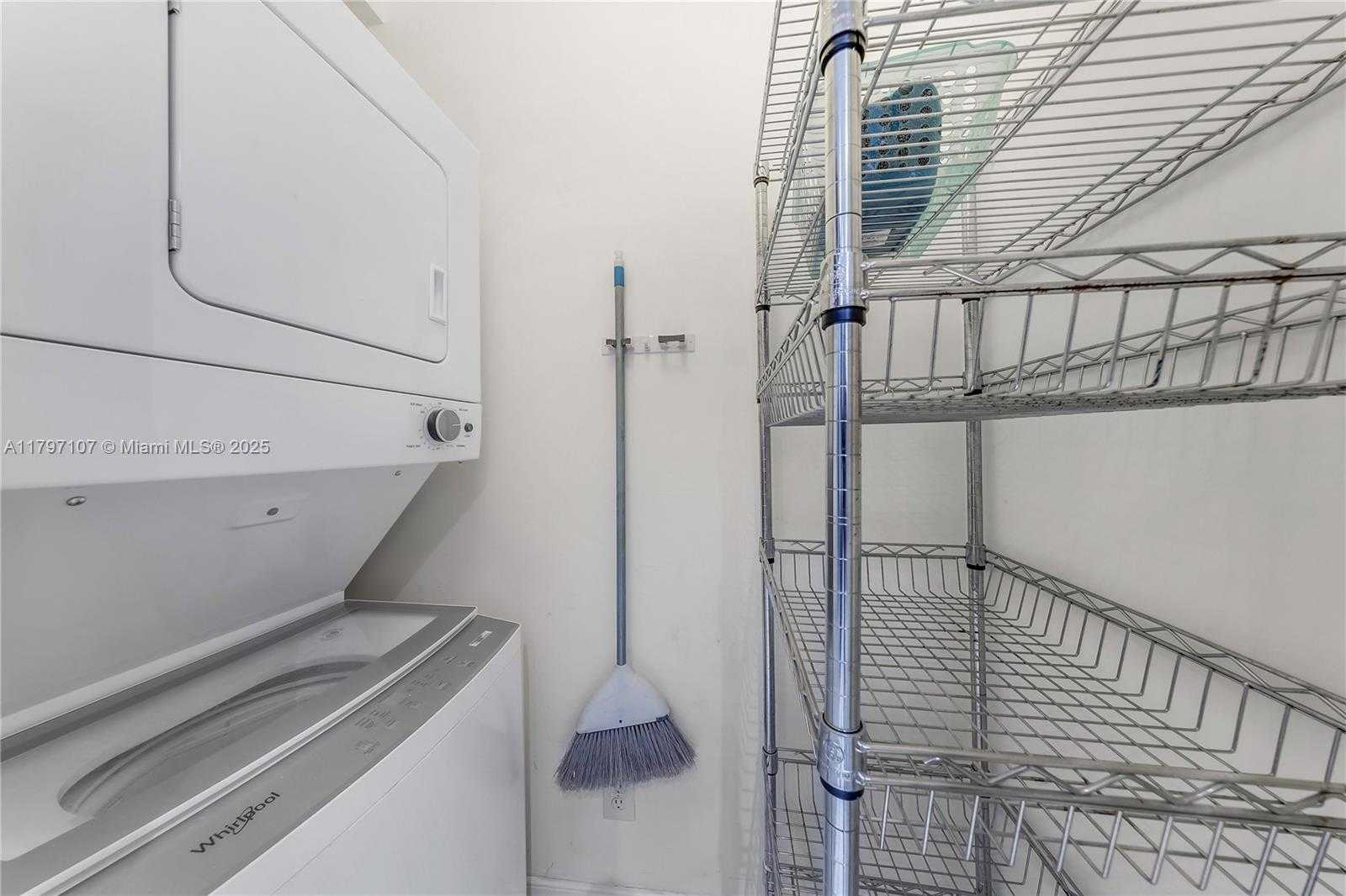 Small Image of 770 CLAUGHTON ISLAND DR #PH-26, Miami Number 7