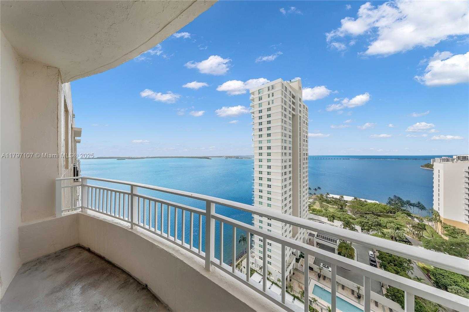 Small Image of 770 CLAUGHTON ISLAND DR #PH-26, Miami Number 8
