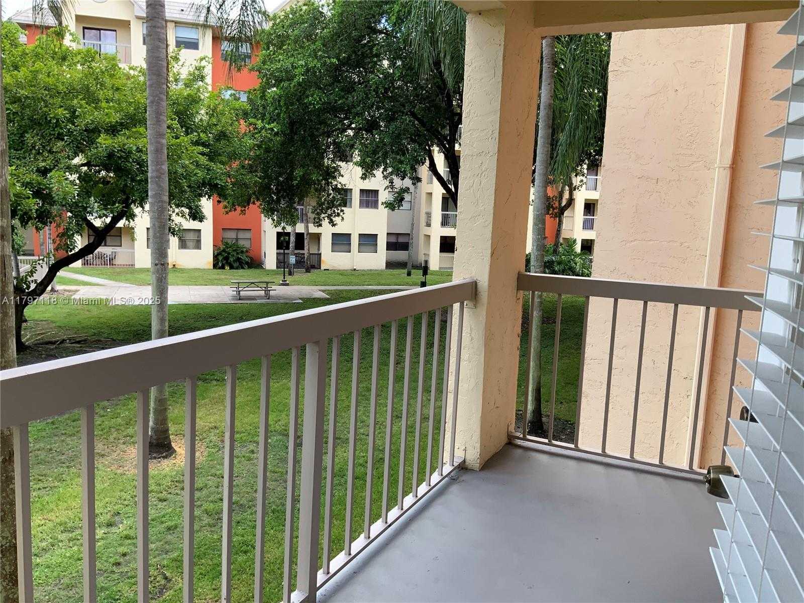 Small Image of 8180 GENEVA CT #224, Doral Number 11
