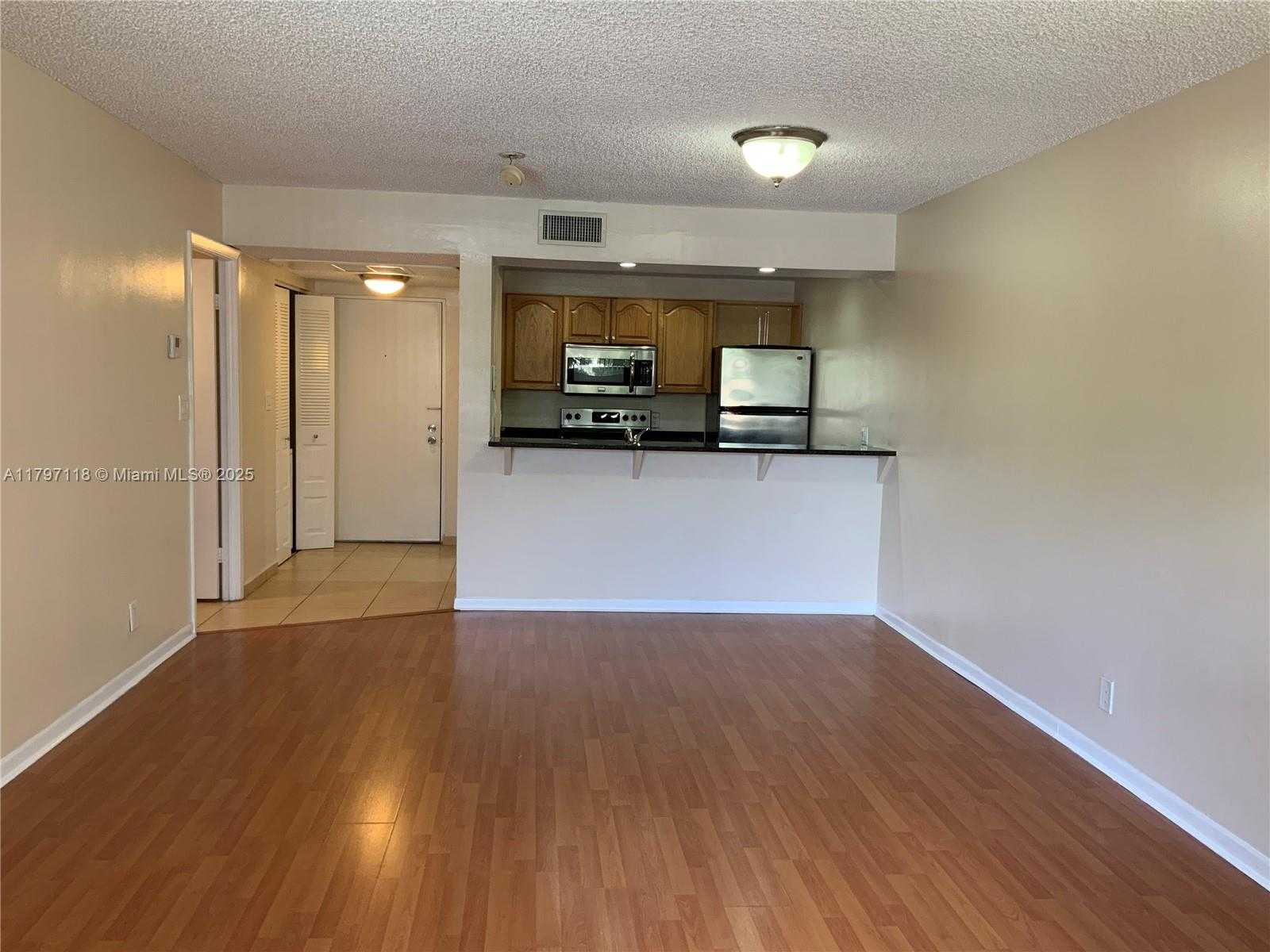 Small Image of 8180 GENEVA CT #224, Doral Number 4