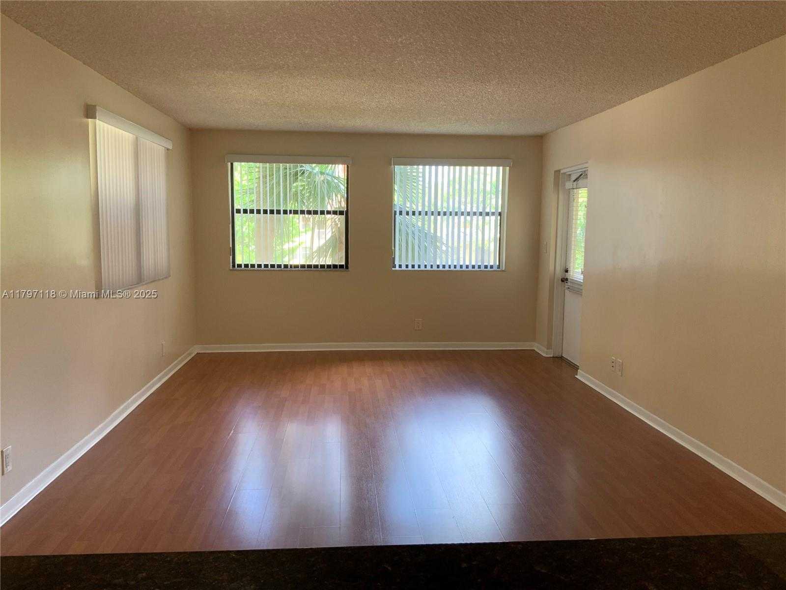 Small Image of 8180 GENEVA CT #224, Doral Number 5