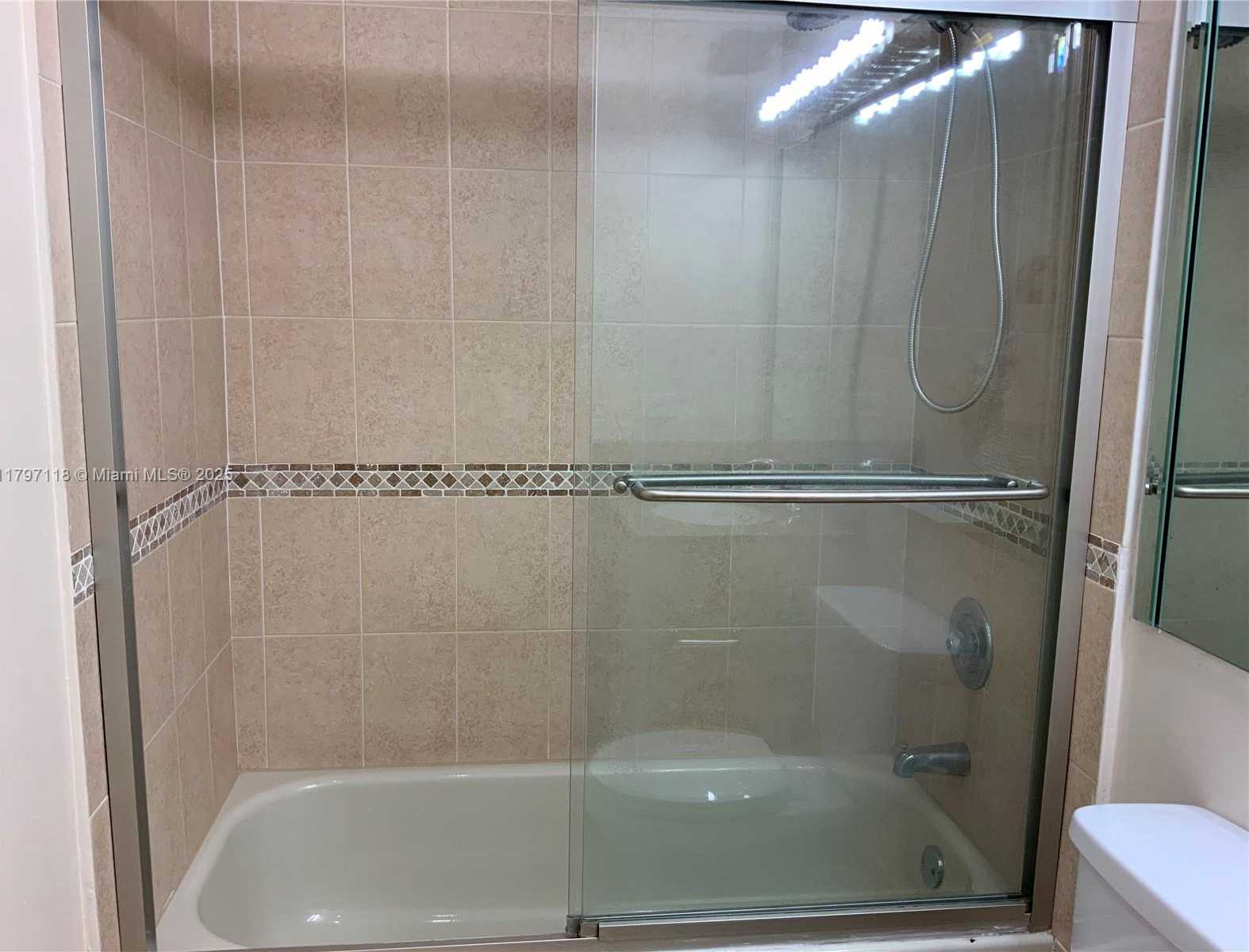 Small Image of 8180 GENEVA CT #224, Doral Number 7