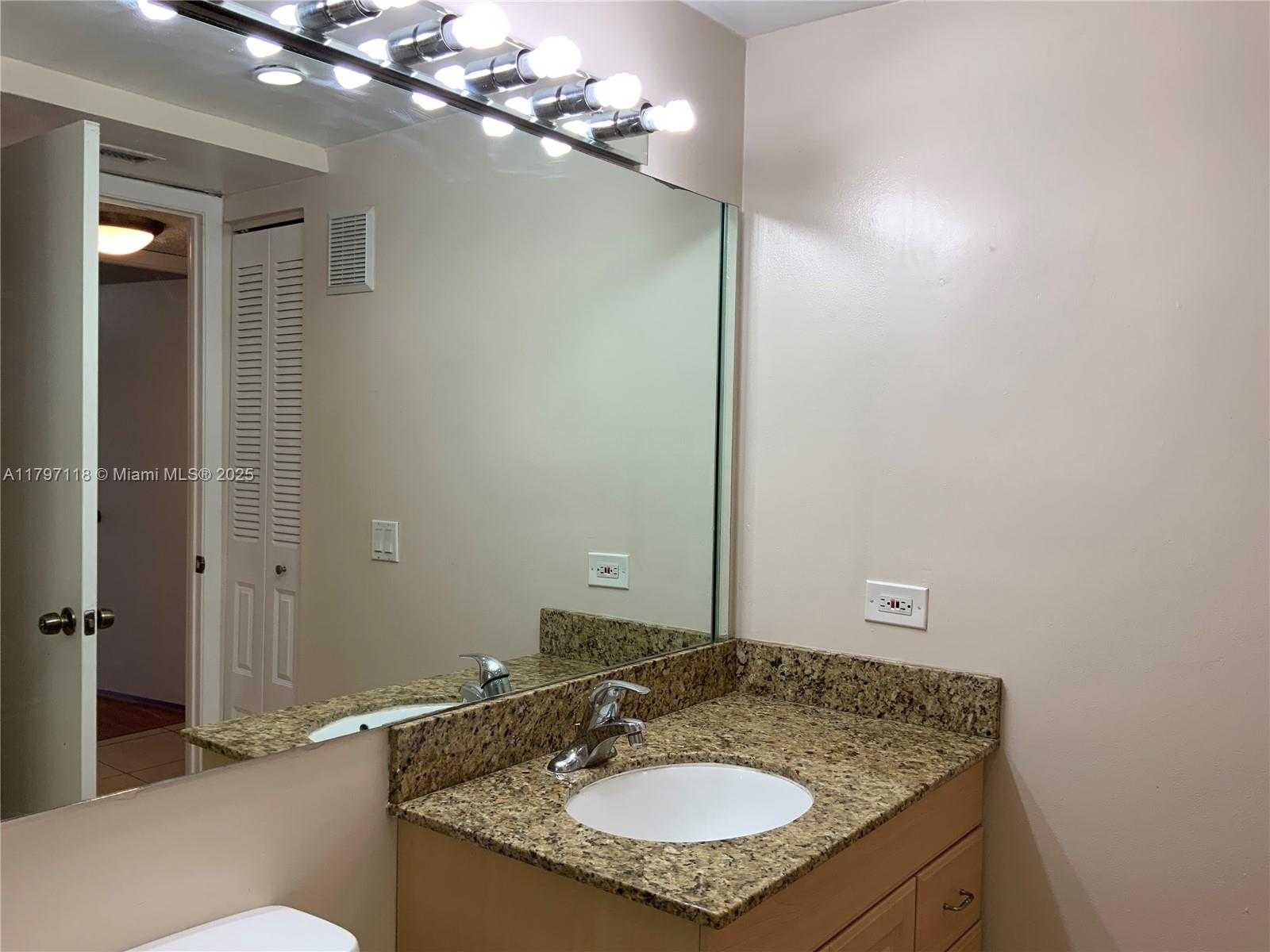 Small Image of 8180 GENEVA CT #224, Doral Number 8