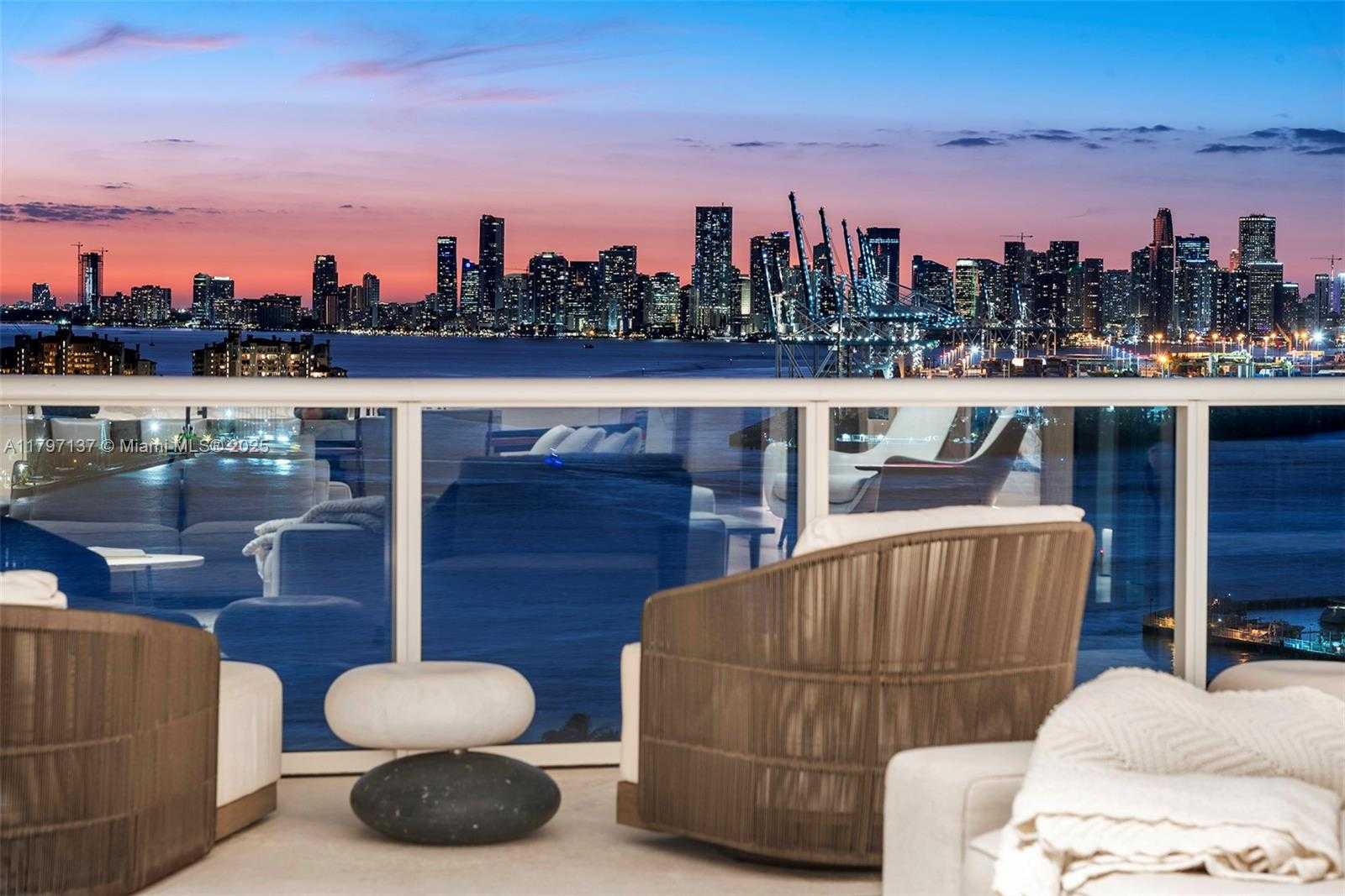 Small Image of 100 SOUTH POINTE DR #2101/02/03, Miami Beach Number 2