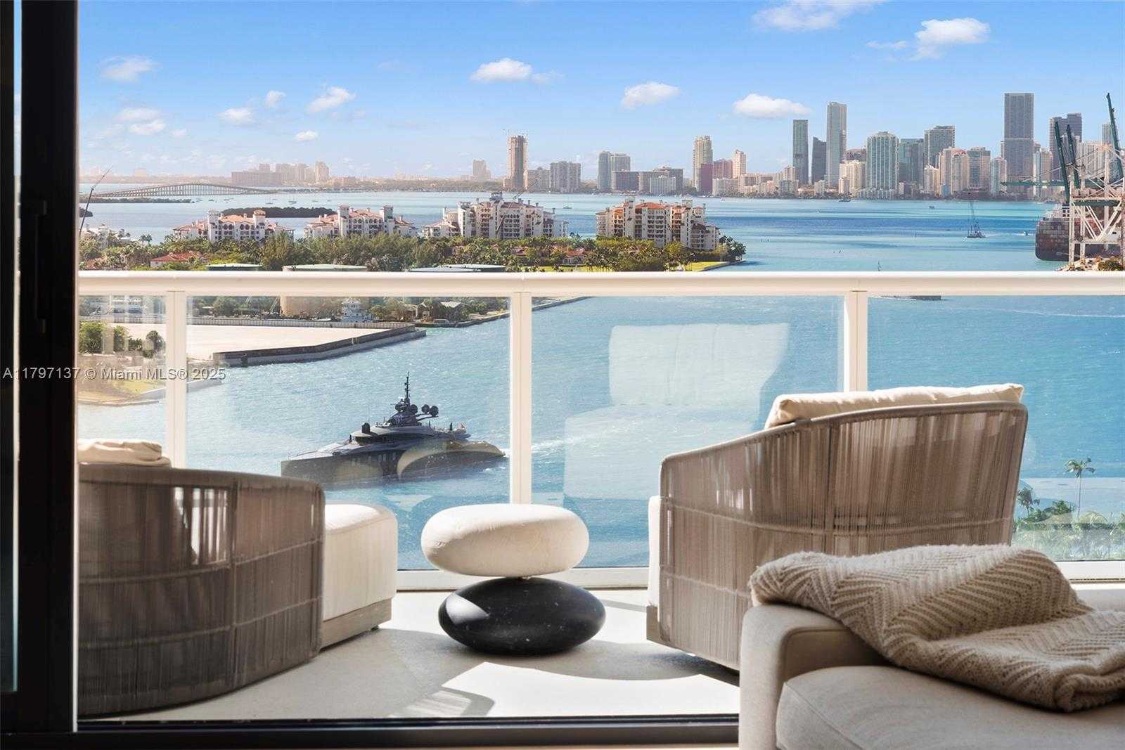 Small Image of 100 SOUTH POINTE DR #2101/02/03, Miami Beach Number 5