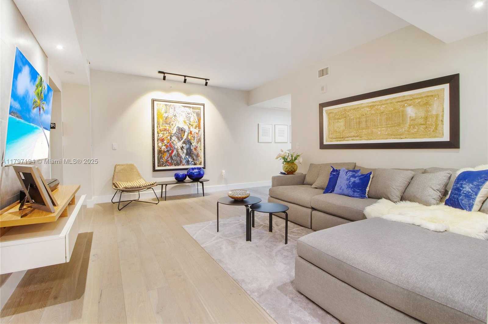 Small Image of 1010 BRICKELL AVE #3105, Miami Number 4
