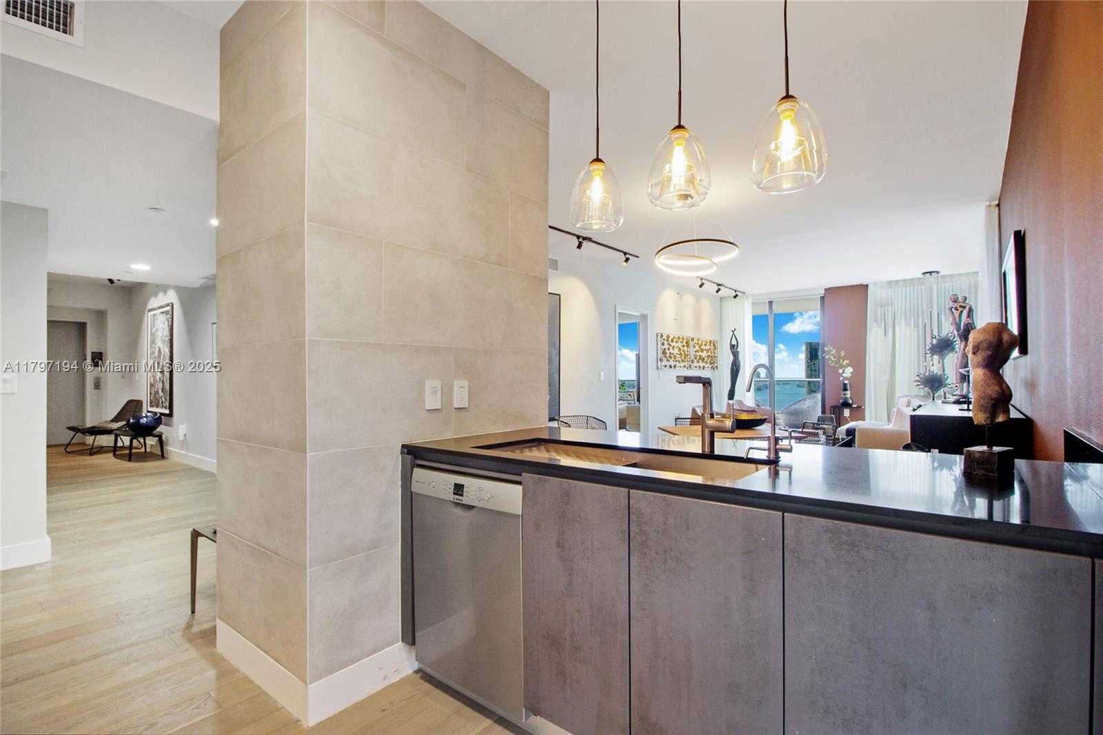 Small Image of 1010 BRICKELL AVE #3105, Miami Number 6