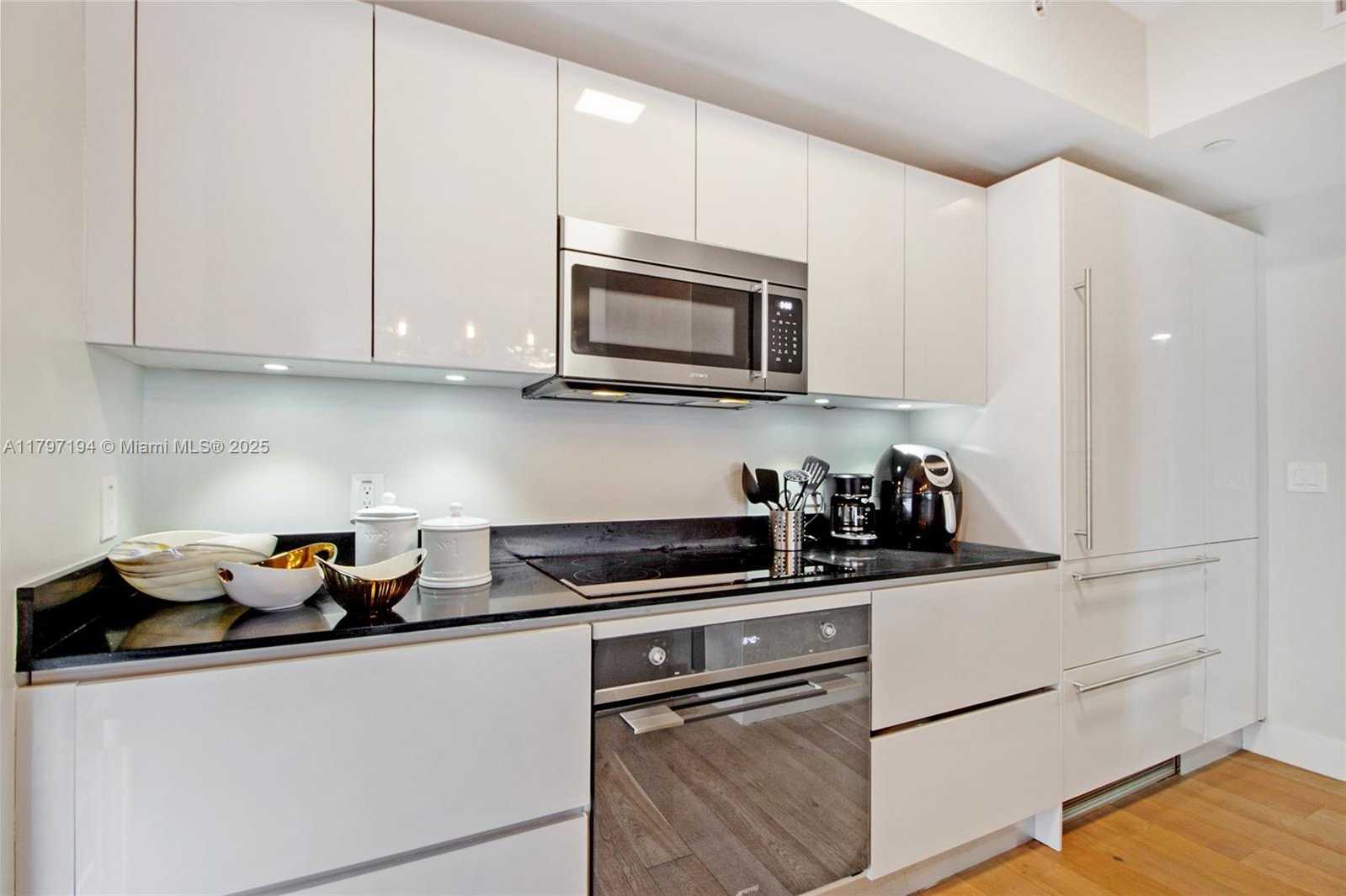 Small Image of 1010 BRICKELL AVE #3105, Miami Number 7