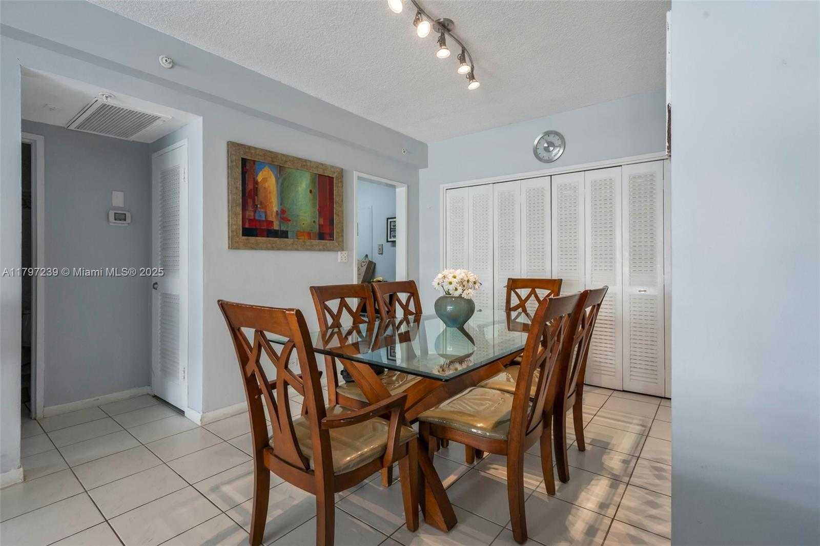 Small Image of 5601 COLLINS AVE #615, Miami Beach Number 12