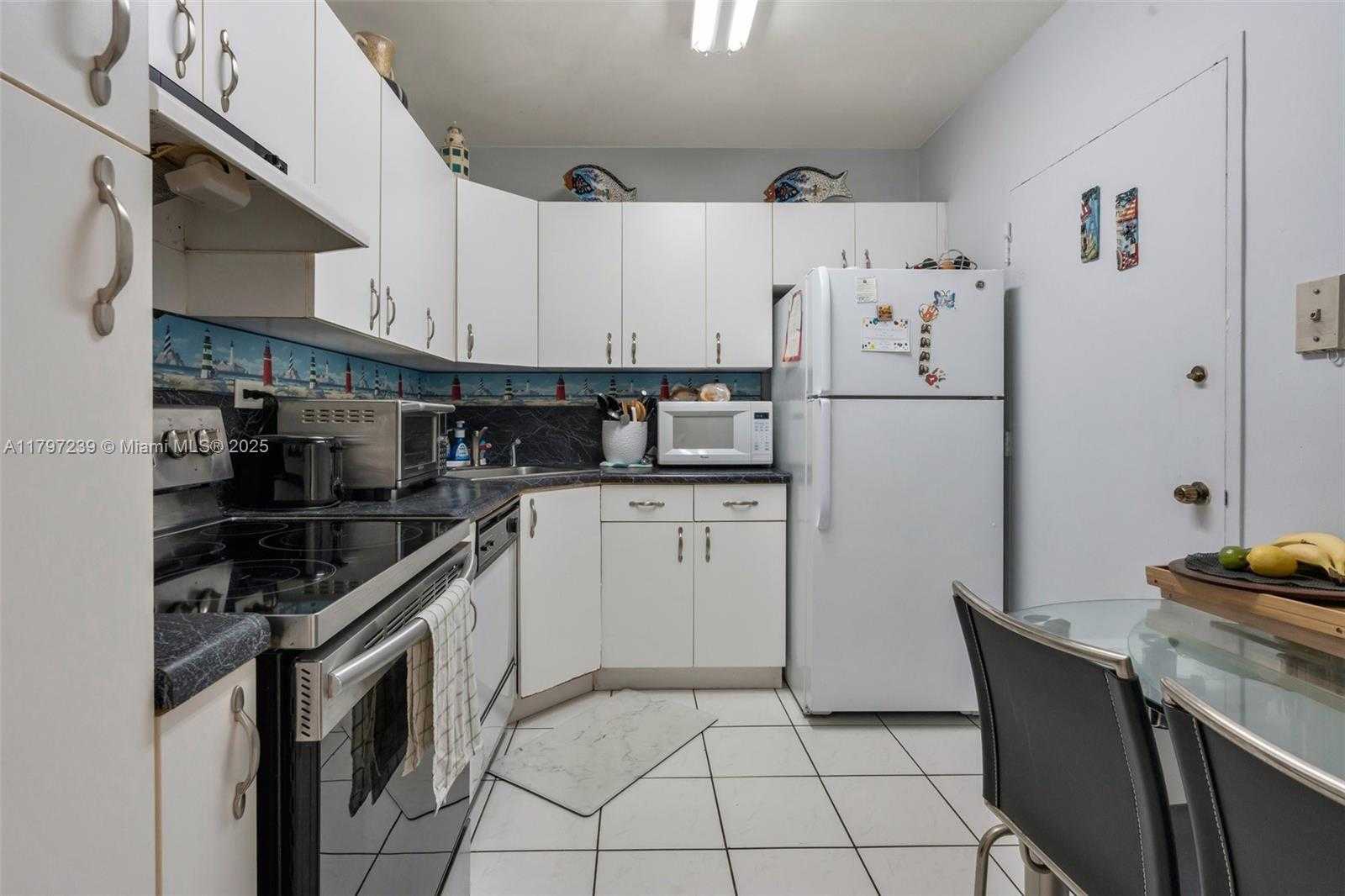 Small Image of 5601 COLLINS AVE #615, Miami Beach Number 13