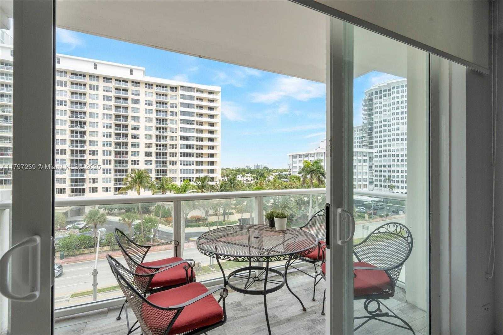 Small Image of 5601 COLLINS AVE #615, Miami Beach Number 2