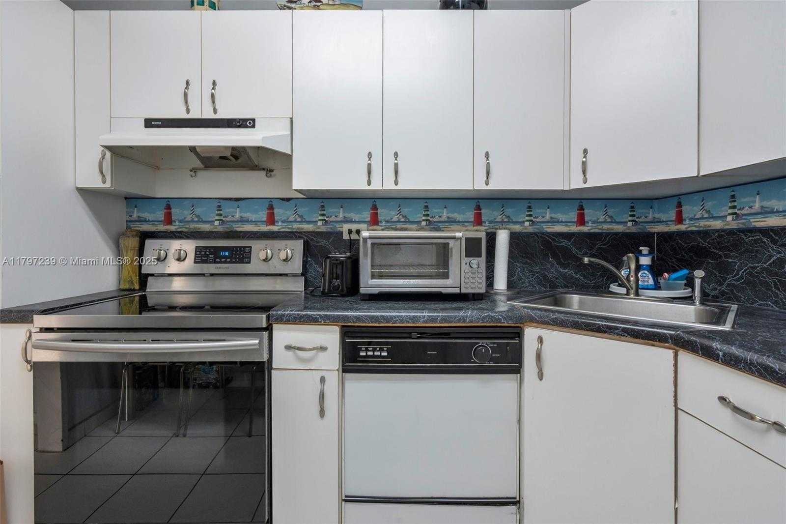 Small Image of 5601 COLLINS AVE #615, Miami Beach Number 20
