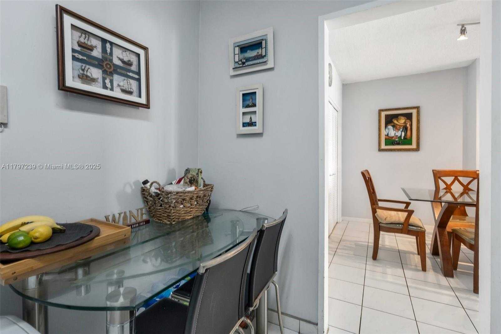 Small Image of 5601 COLLINS AVE #615, Miami Beach Number 21