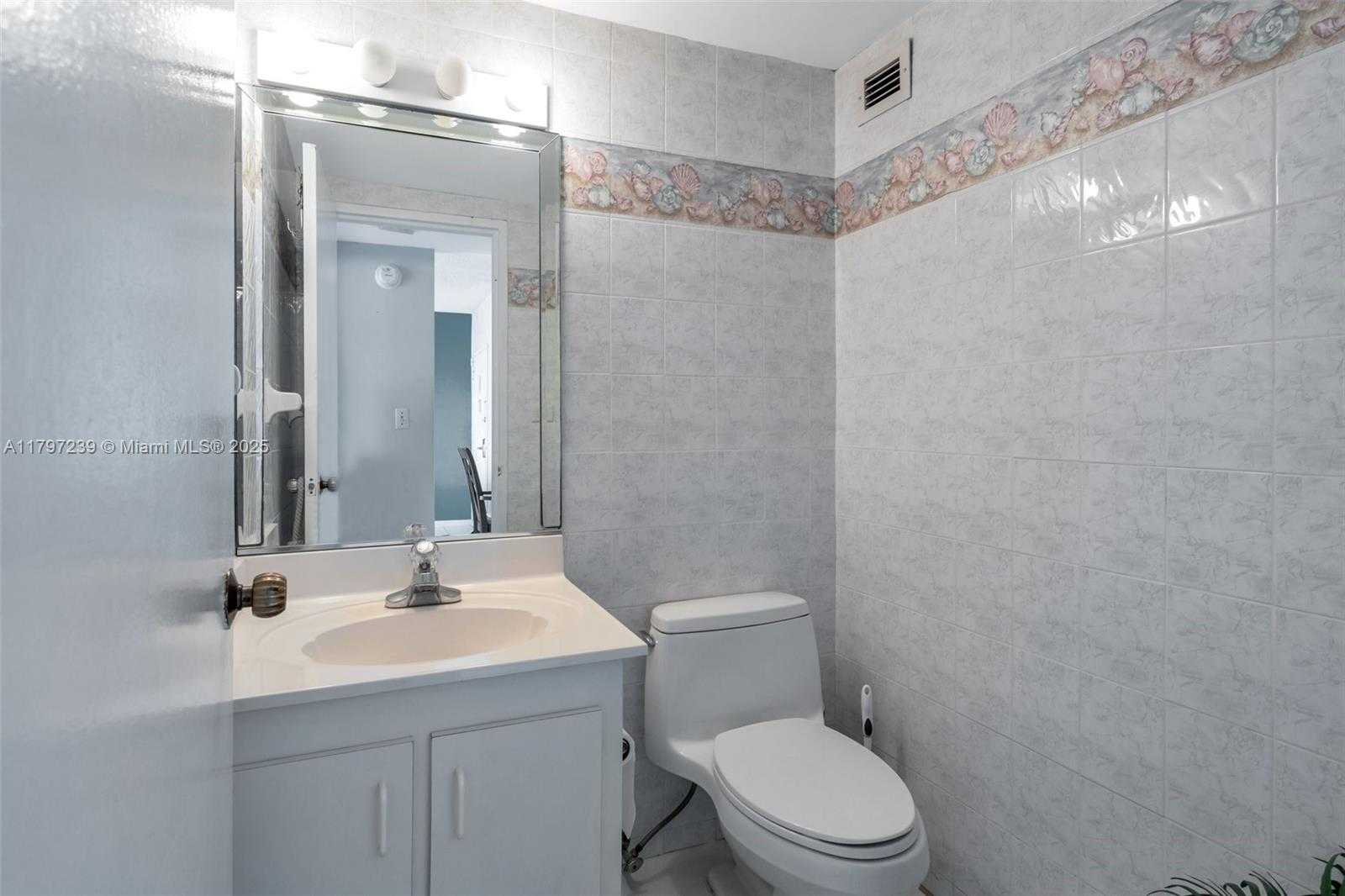 Small Image of 5601 COLLINS AVE #615, Miami Beach Number 23