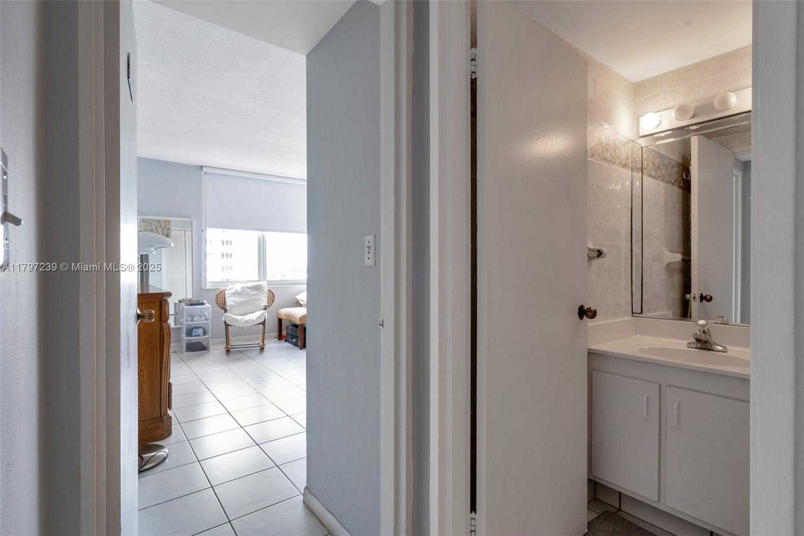 Small Image of 5601 COLLINS AVE #615, Miami Beach Number 24