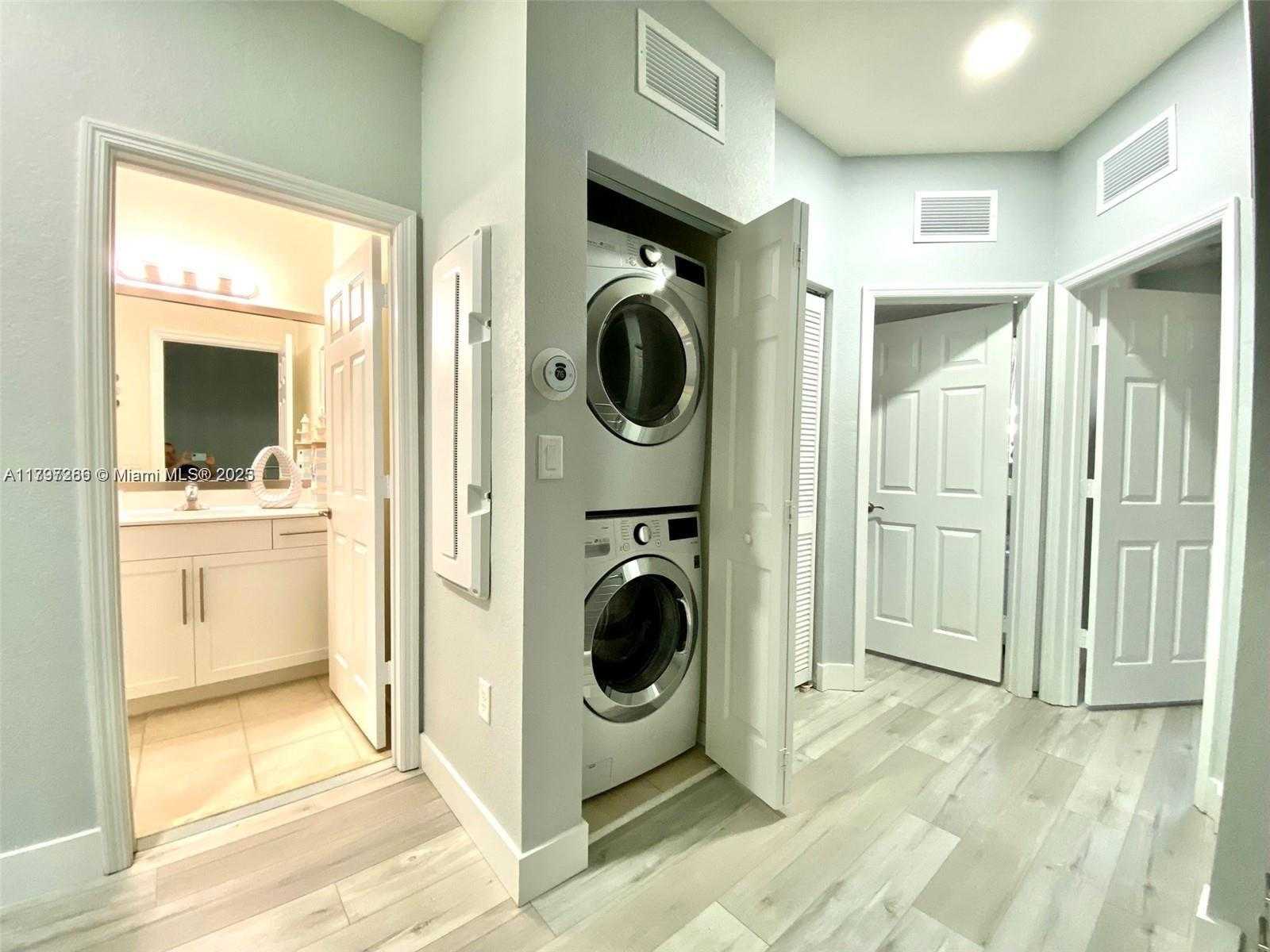 Small Image of 10607 WEST 34TH CT, Hialeah Number 10