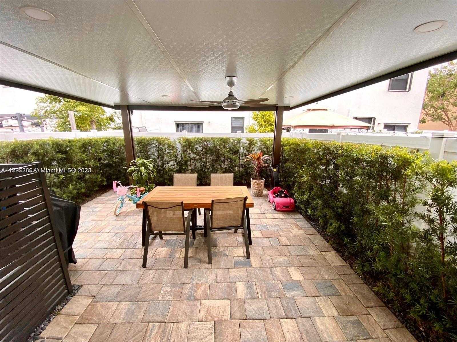 Small Image of 10607 WEST 34TH CT, Hialeah Number 12