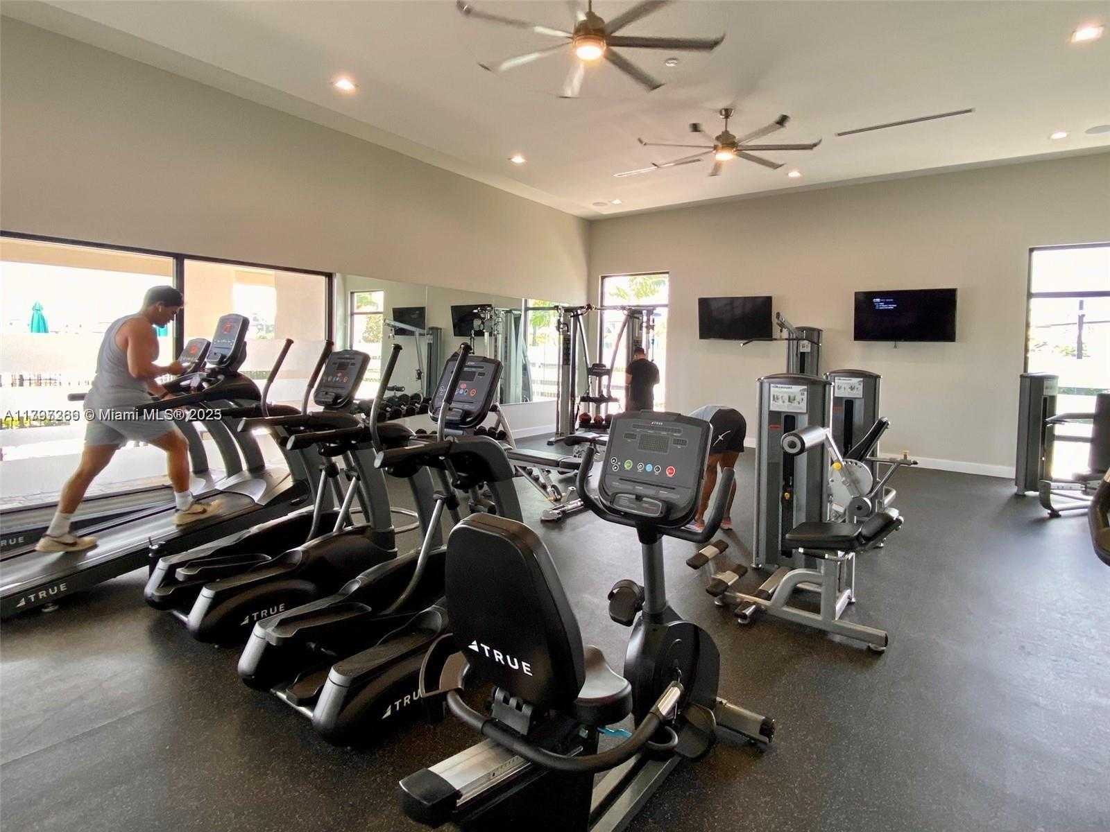 Small Image of 10607 WEST 34TH CT, Hialeah Number 14