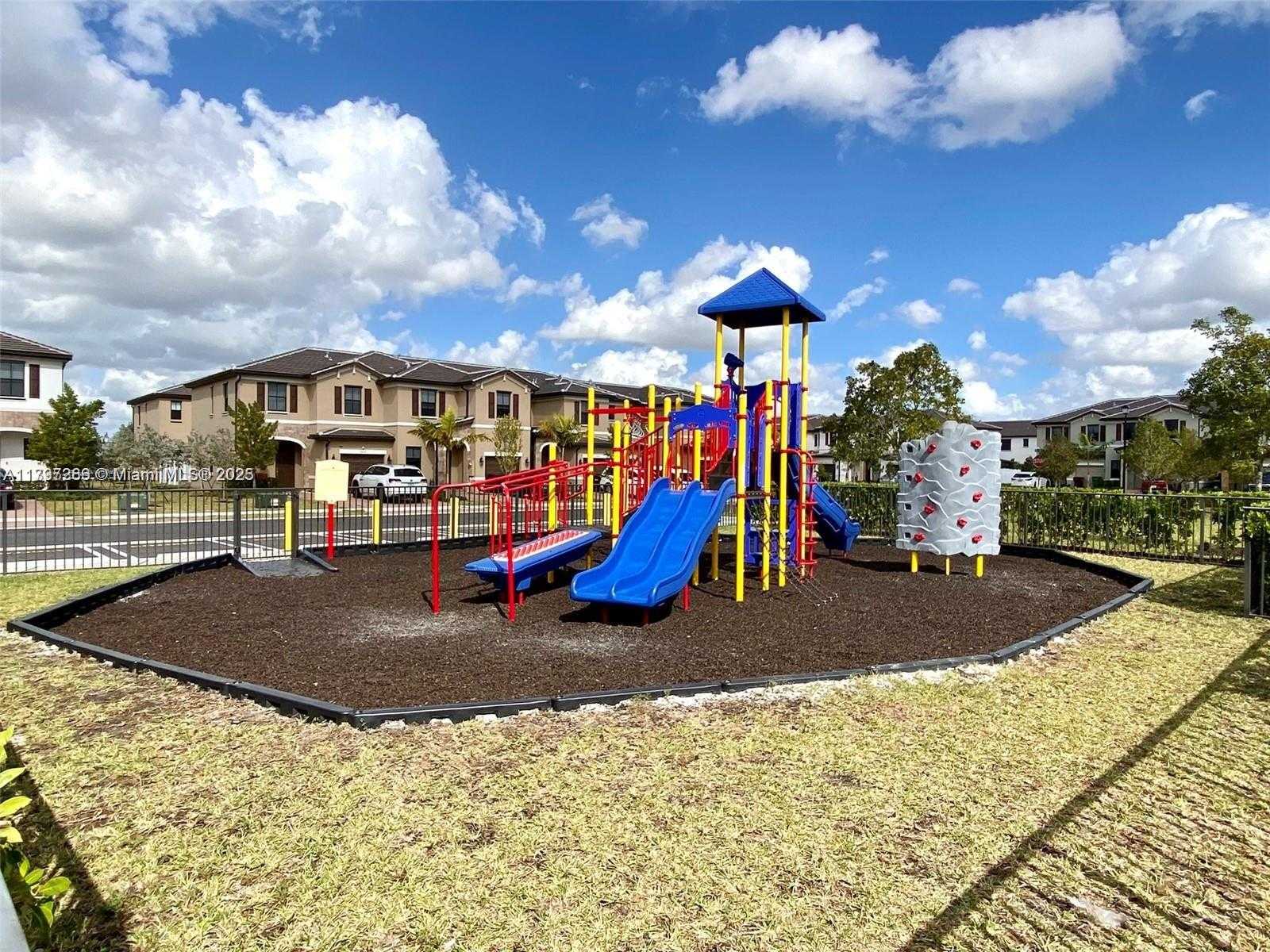 Small Image of 10607 WEST 34TH CT, Hialeah Number 16