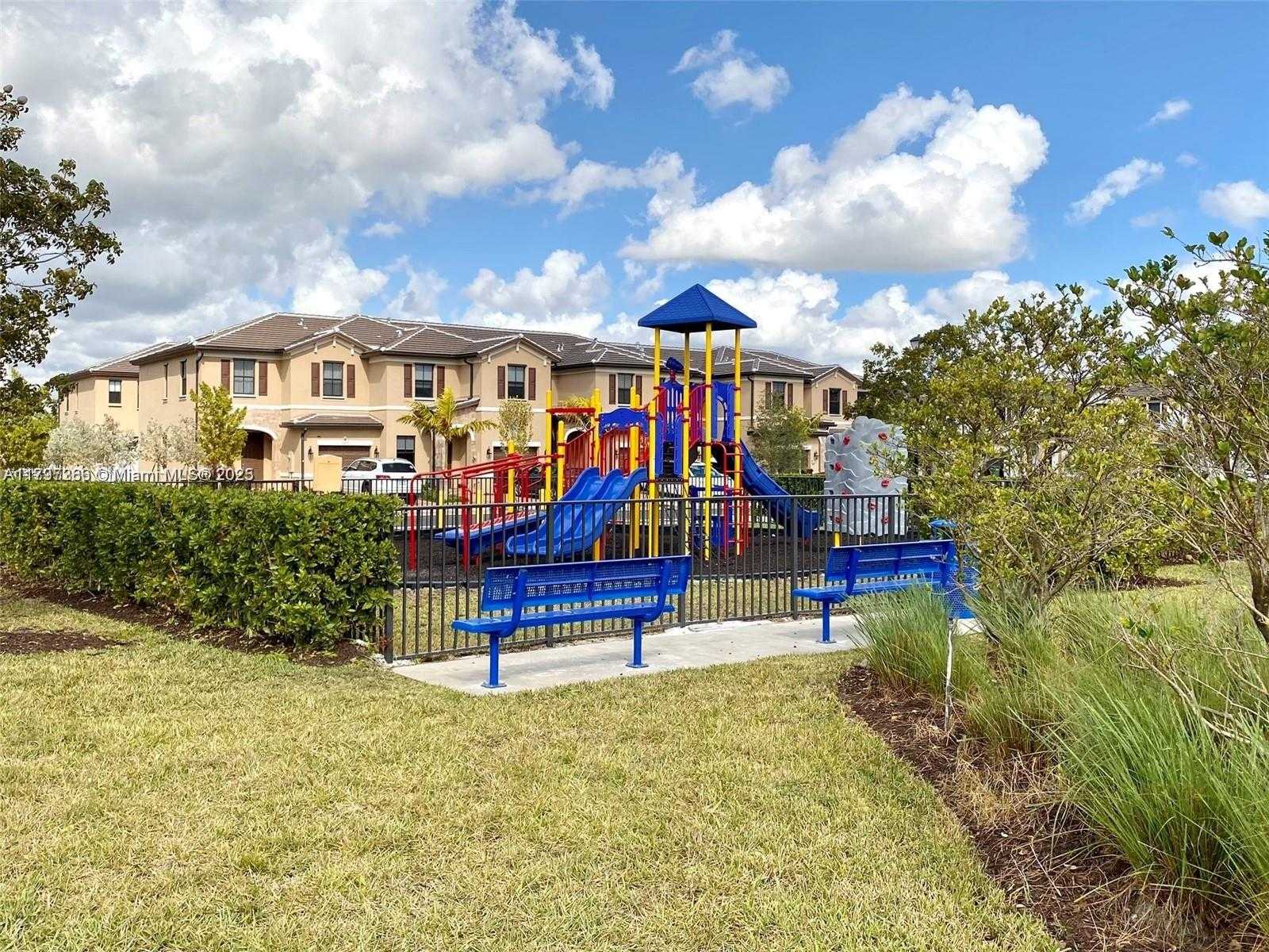 Small Image of 10607 WEST 34TH CT, Hialeah Number 19