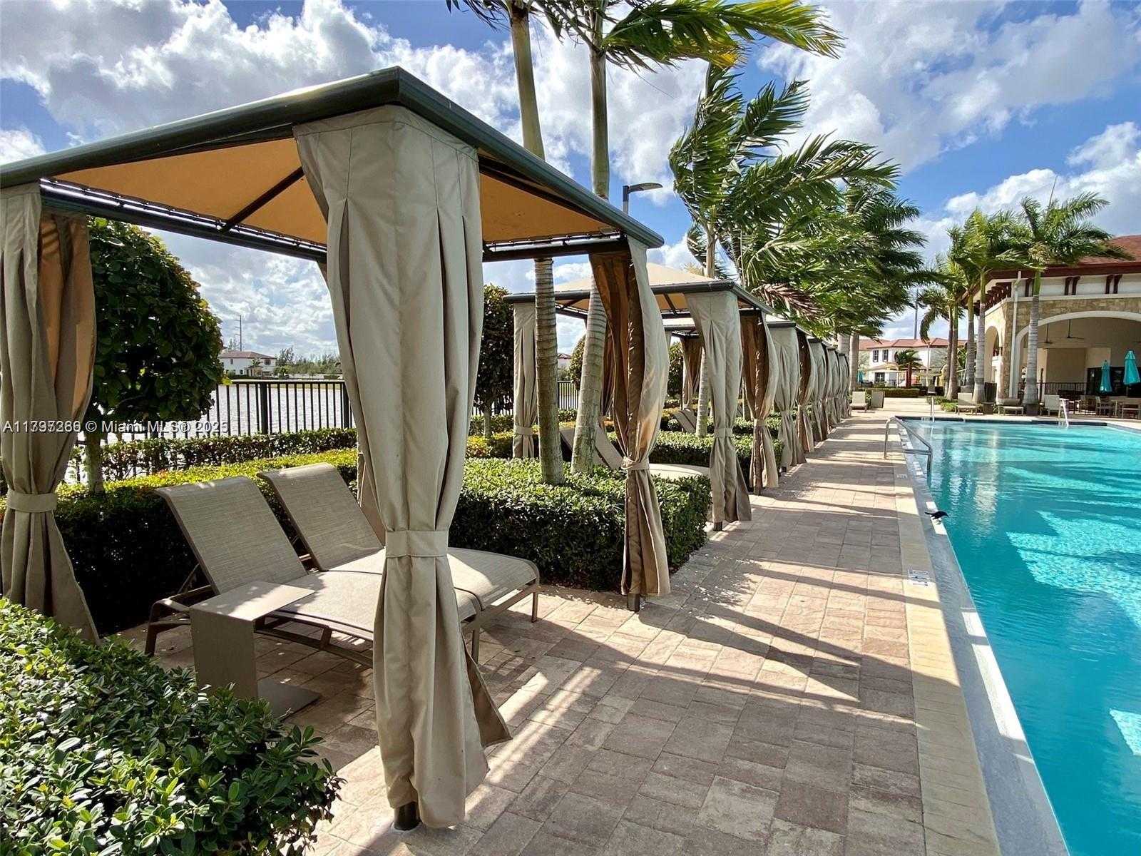Small Image of 10607 WEST 34TH CT, Hialeah Number 21