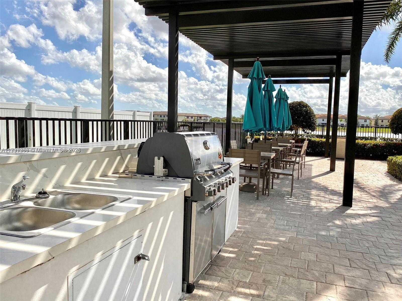 Small Image of 10607 WEST 34TH CT, Hialeah Number 22