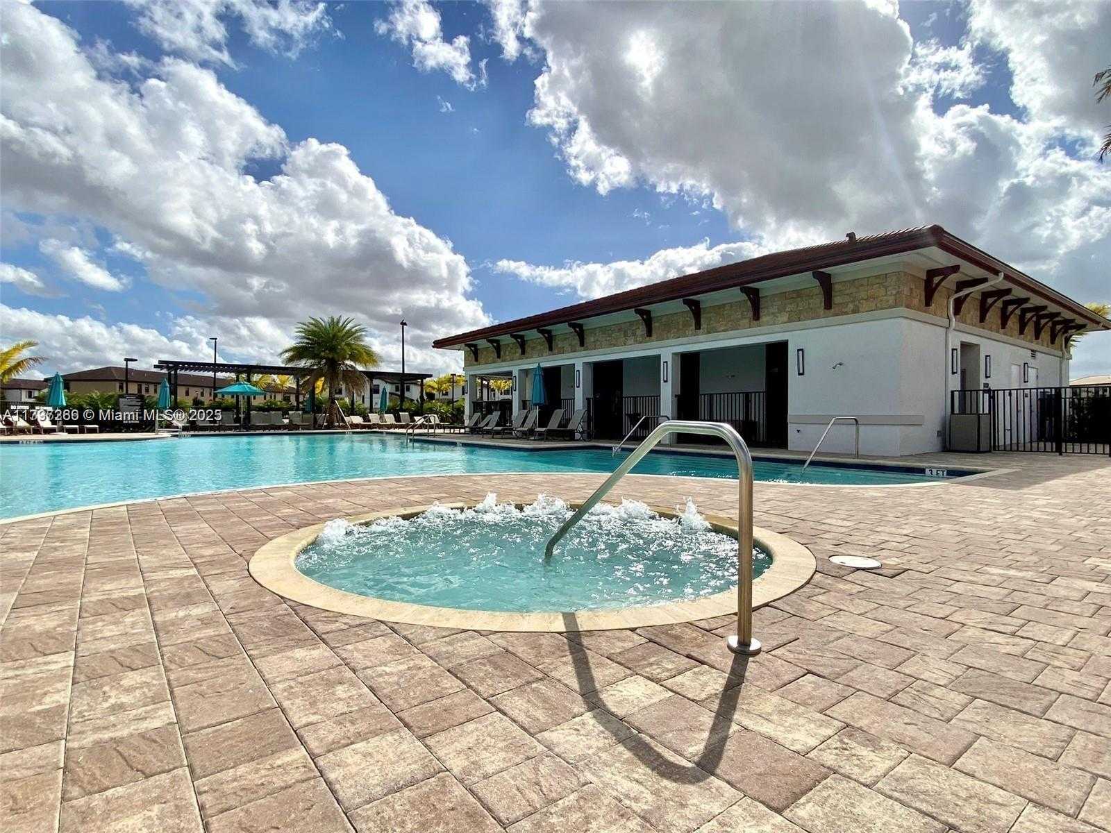 Small Image of 10607 WEST 34TH CT, Hialeah Number 23