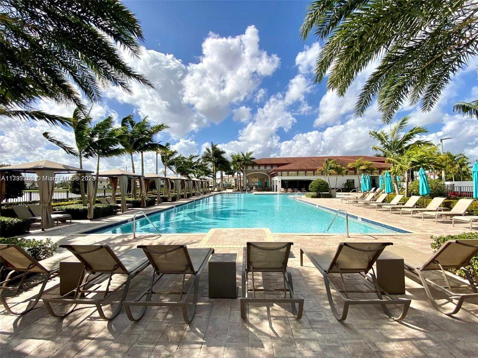 Small Image of 10607 WEST 34TH CT, Hialeah Number 24