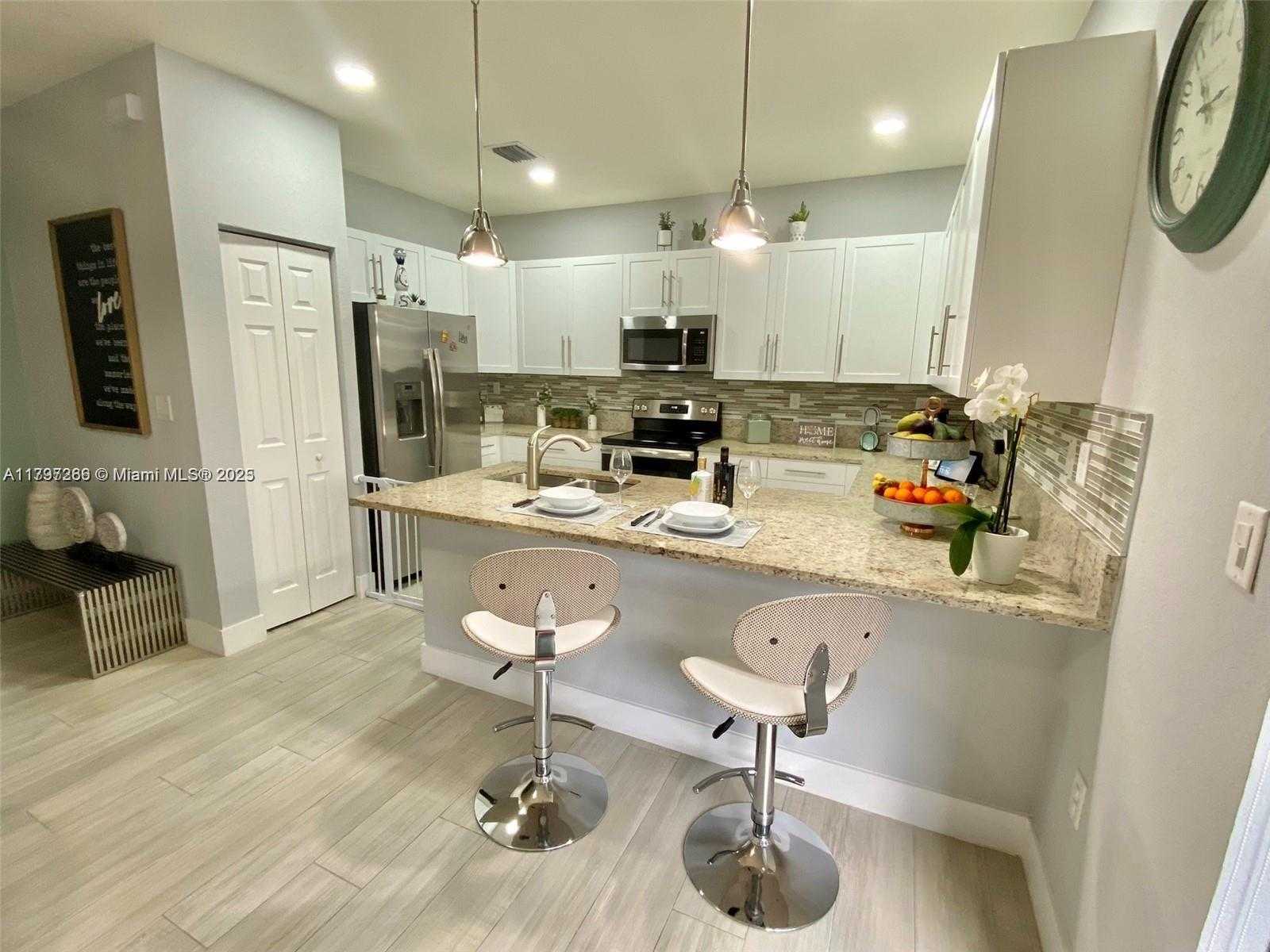 Small Image of 10607 WEST 34TH CT, Hialeah Number 4