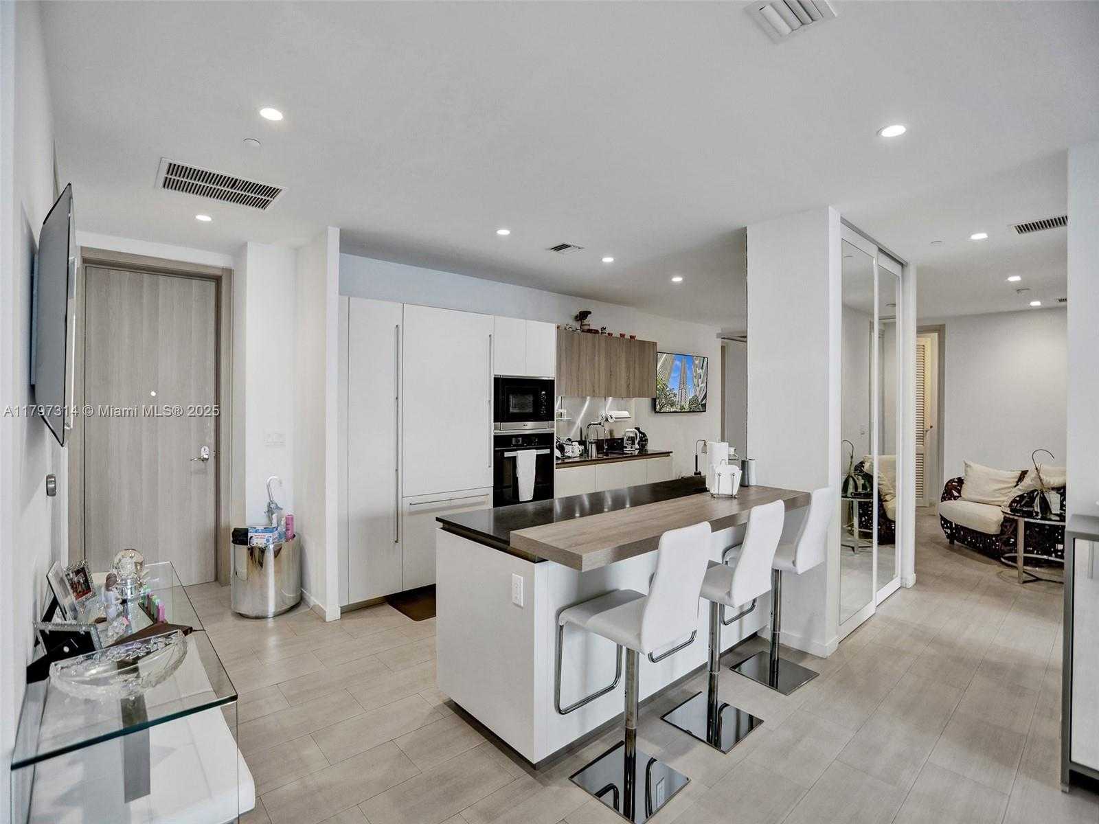 Small Image of 1000 BRICKELL PLZ #PH5103, Miami Number 3