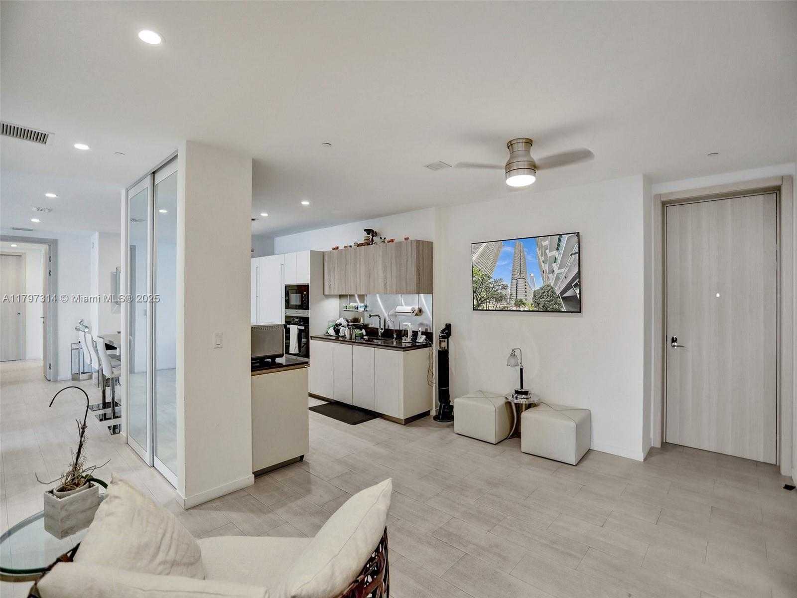 Small Image of 1000 BRICKELL PLZ #PH5103, Miami Number 4