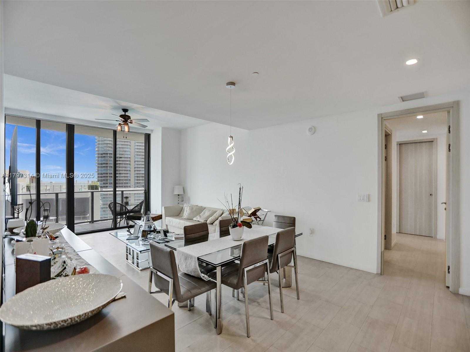 Small Image of 1000 BRICKELL PLZ #PH5103, Miami Number 6