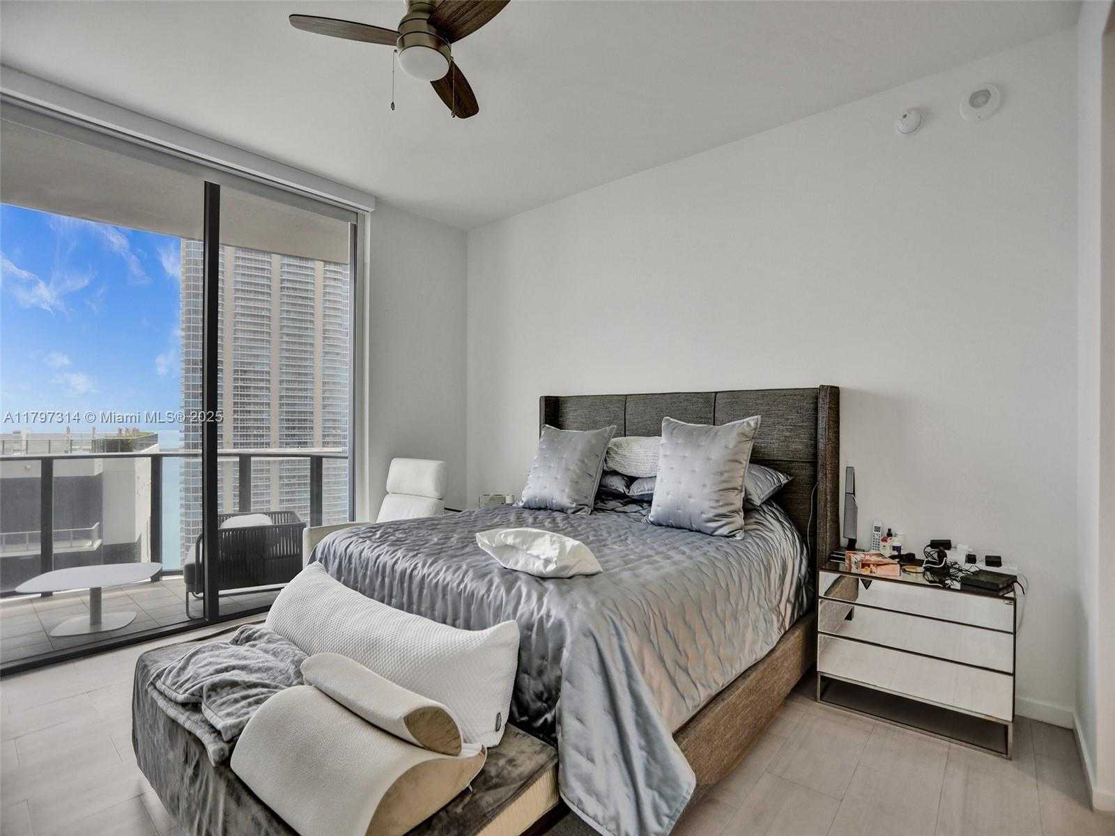 Small Image of 1000 BRICKELL PLZ #PH5103, Miami Number 9