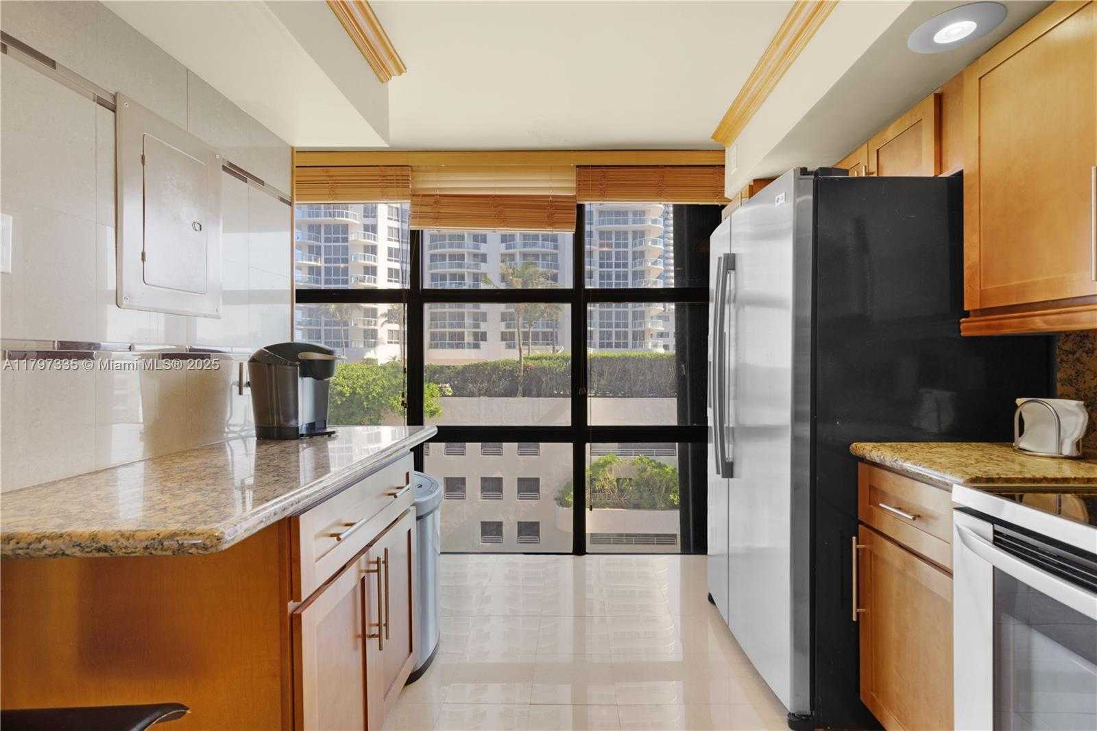 Small Image of 6423 COLLINS AVE #703, Miami Beach Number 18
