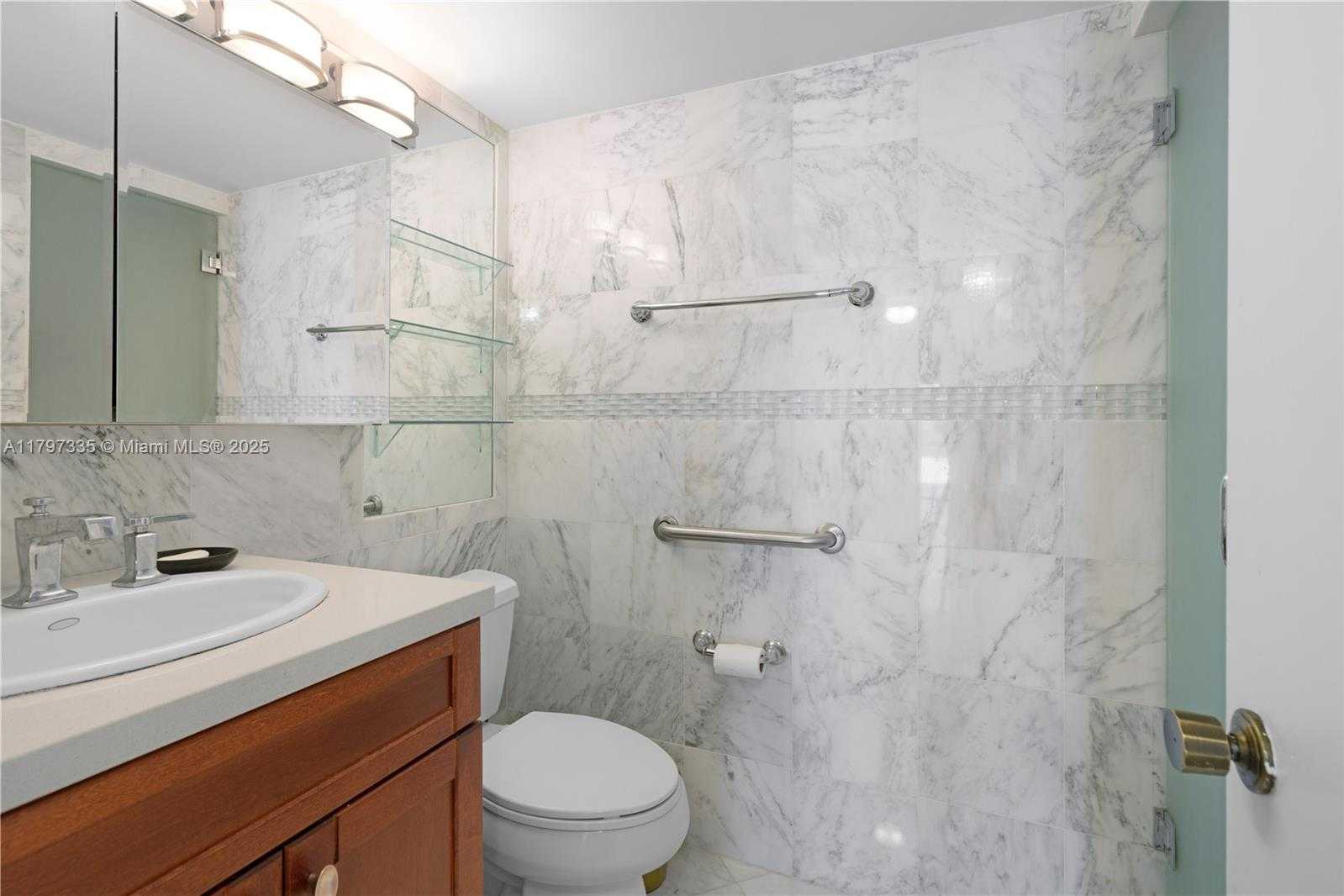 Small Image of 6423 COLLINS AVE #703, Miami Beach Number 26
