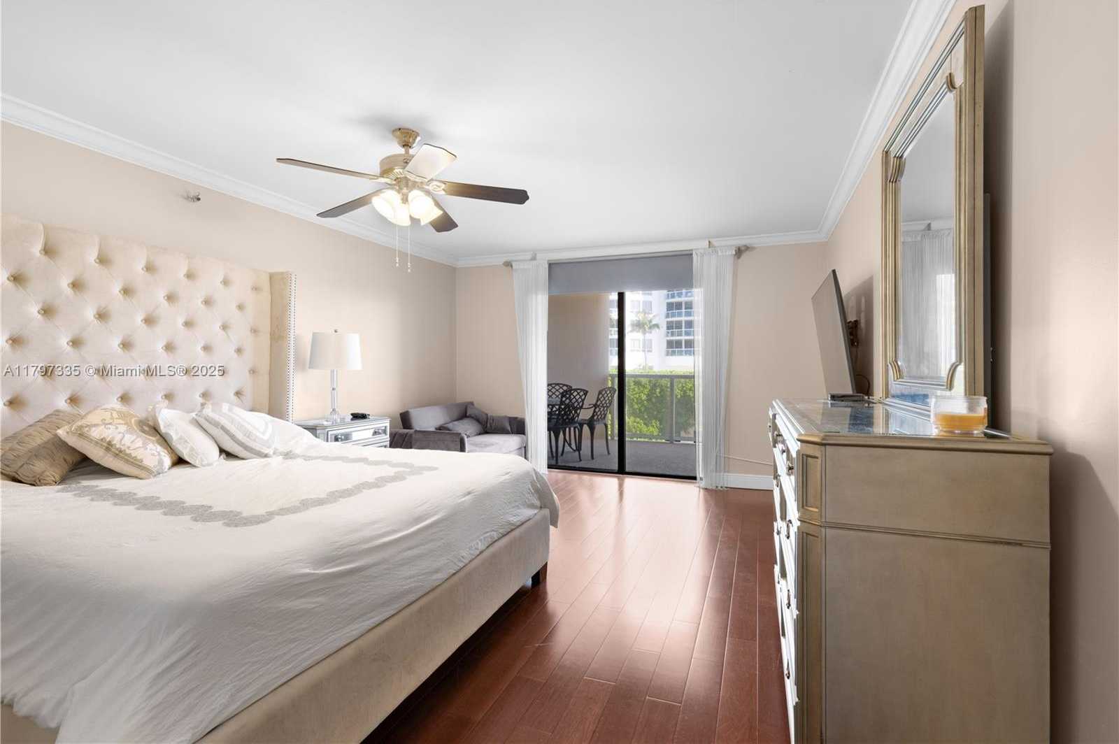 Small Image of 6423 COLLINS AVE #703, Miami Beach Number 29