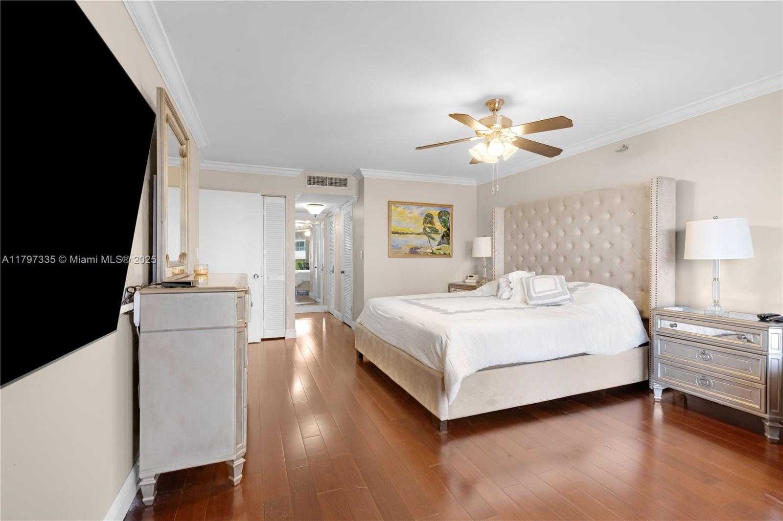 Small Image of 6423 COLLINS AVE #703, Miami Beach Number 31