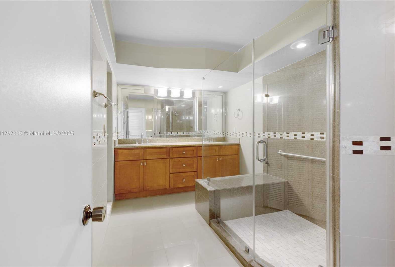 Small Image of 6423 COLLINS AVE #703, Miami Beach Number 33