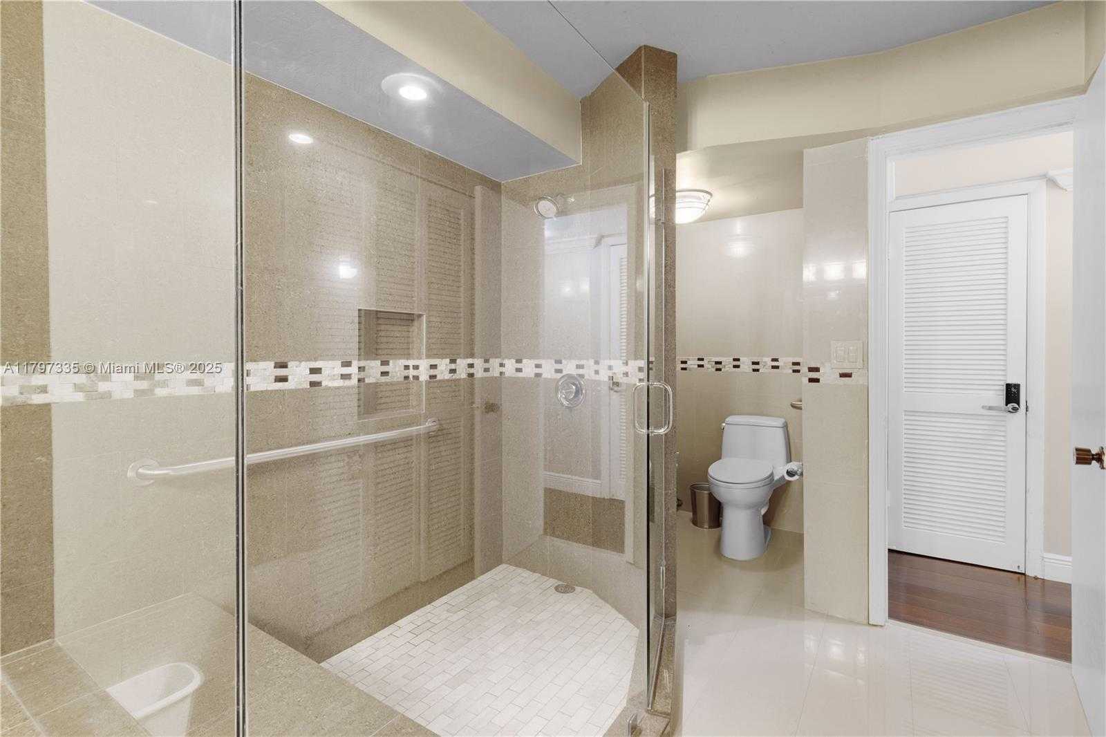 Small Image of 6423 COLLINS AVE #703, Miami Beach Number 34