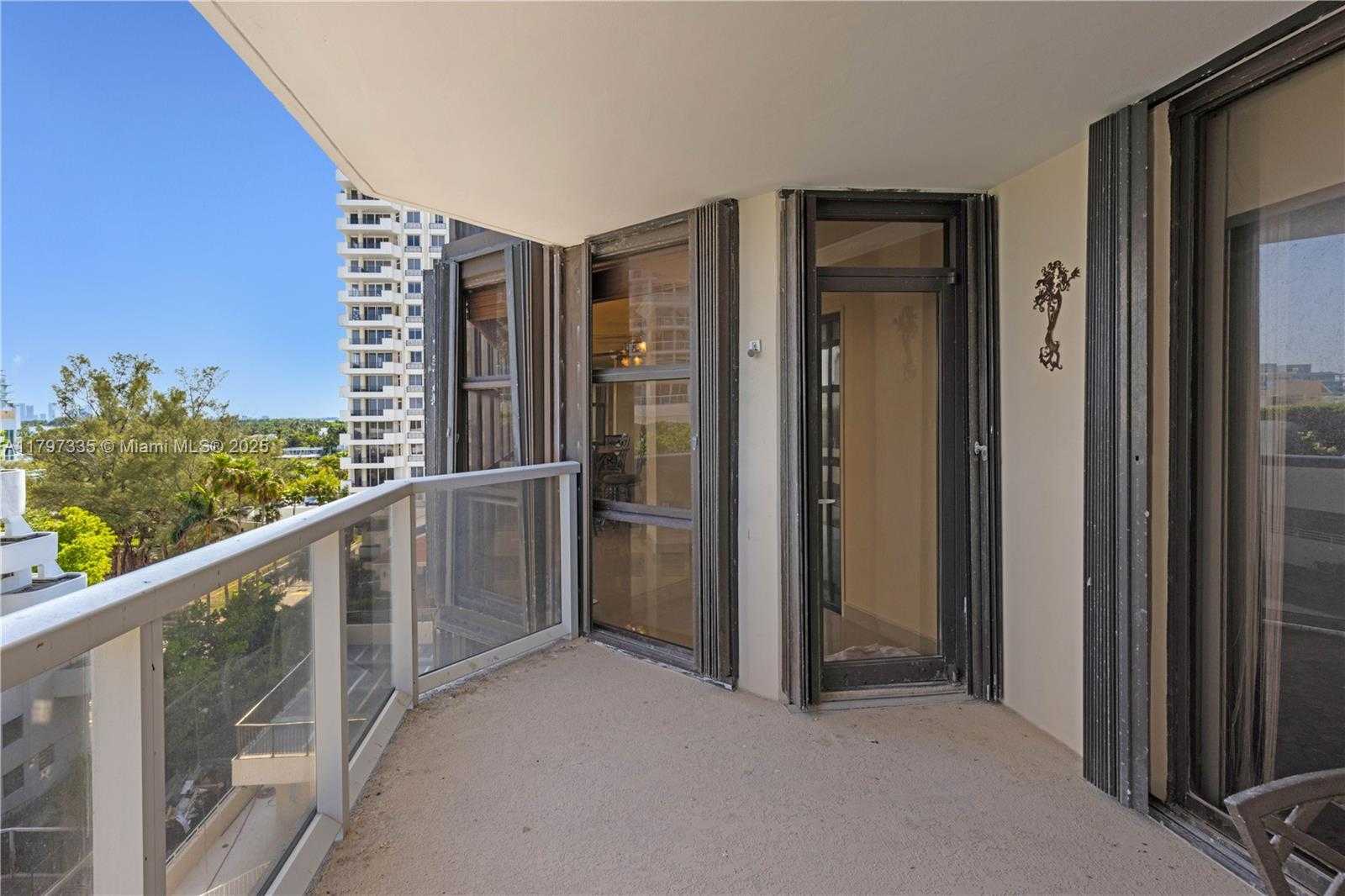 Small Image of 6423 COLLINS AVE #703, Miami Beach Number 37
