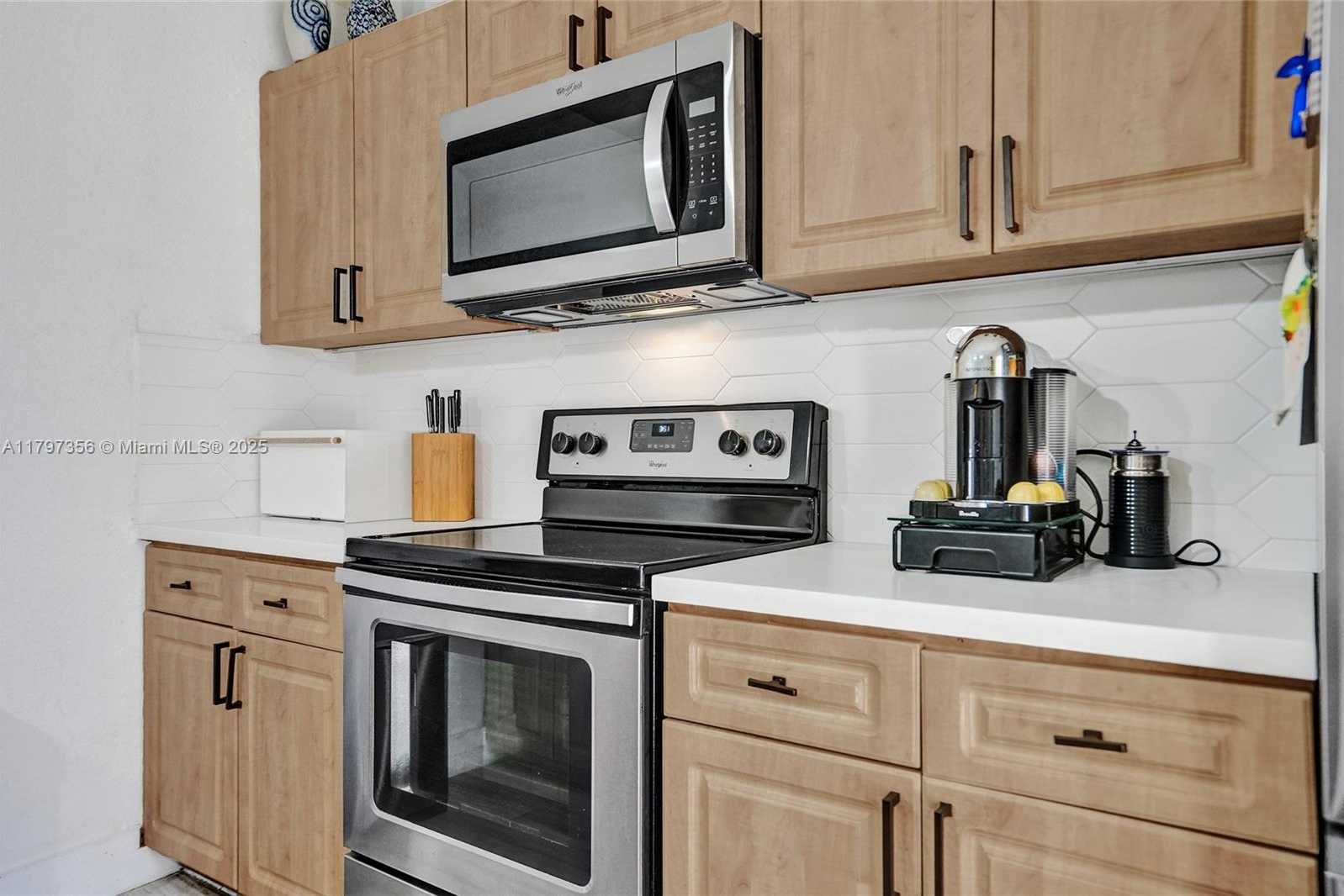 Small Image of 9136 SW 20th Pl, Davie, FL 33324, USA Number 11